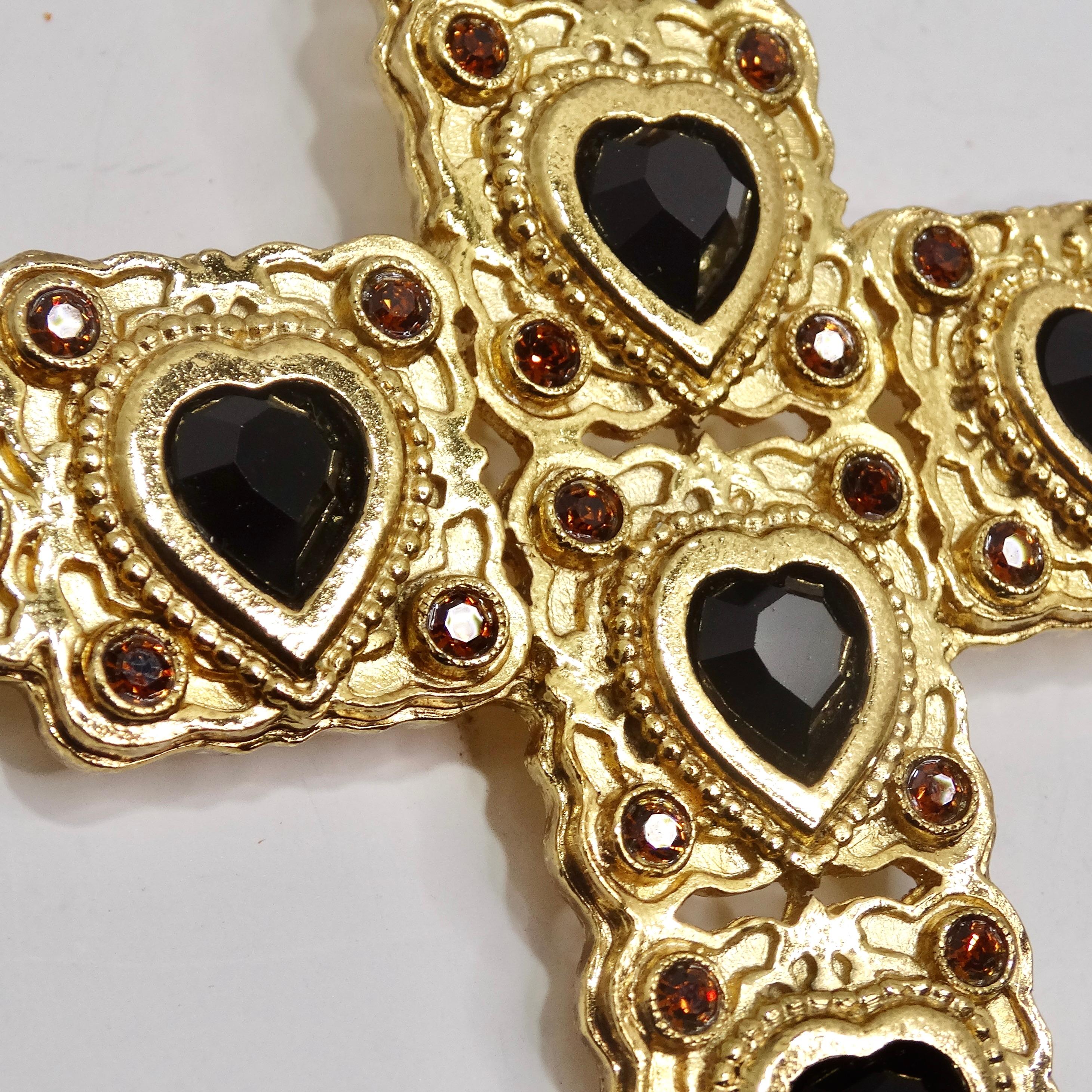 Butler & Wilson 1980s Gold Tone Black Stone Cross Brooch In Excellent Condition For Sale In Scottsdale, AZ