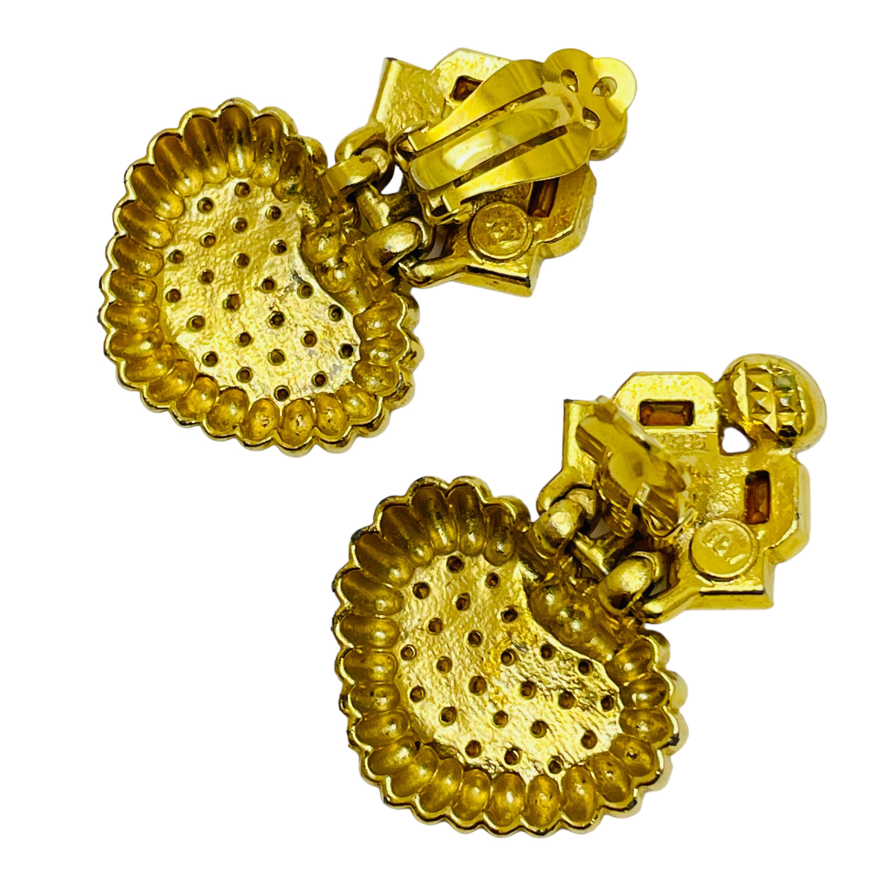 Women's BUTLER WILSON B&W signed gold rhinestone heart dangle designer clip on earrings For Sale