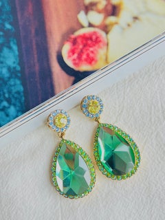 Butler & Wilson Orecchini vintage a goccia d'acqua con cristalli di menta e verde mela