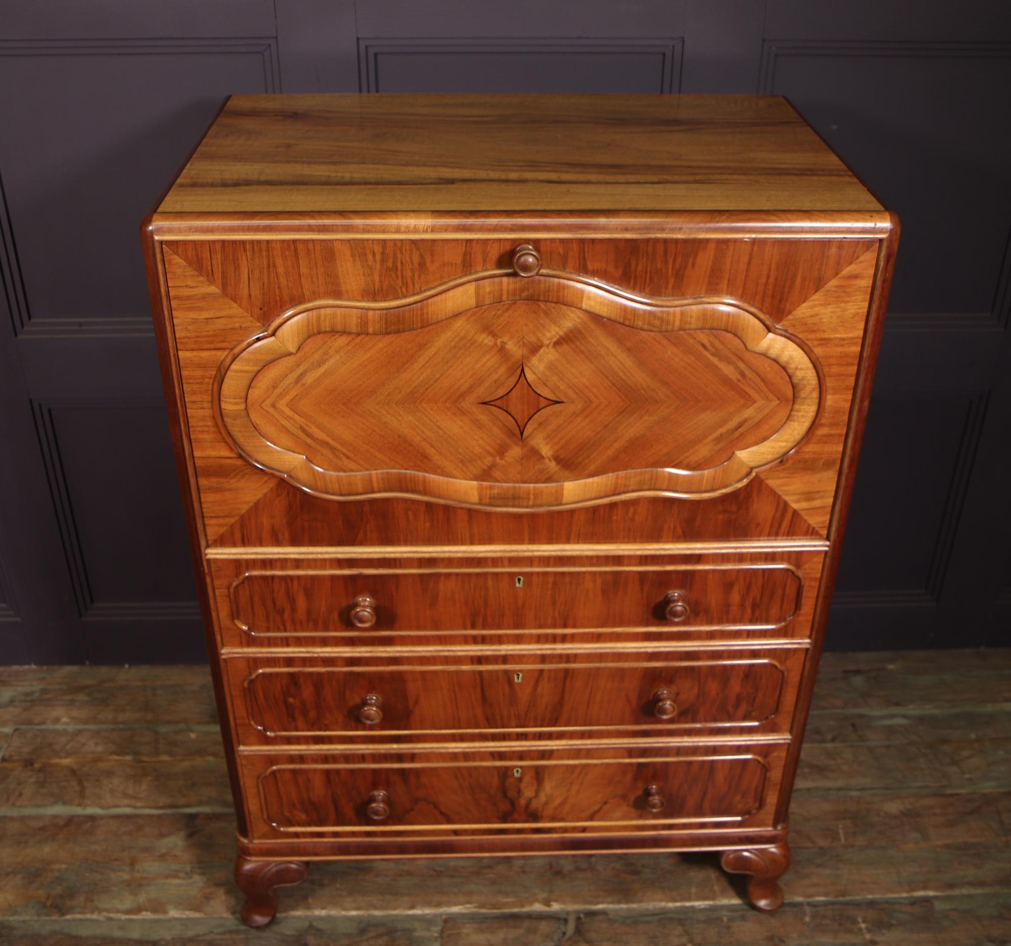 Butlers Linen Chest by Wylie and Lochhead In Excellent Condition In Paddock Wood Tonbridge, GB