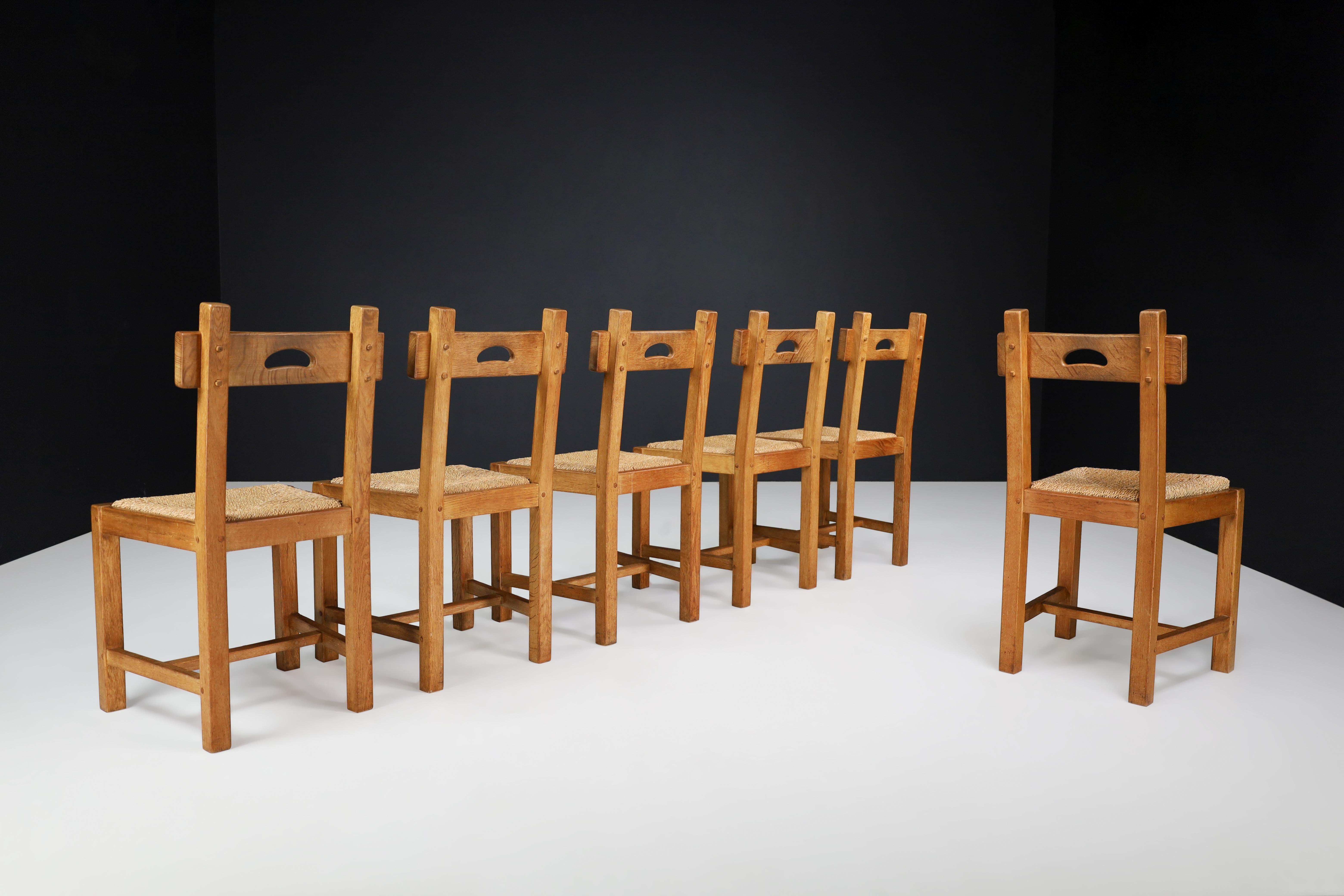 Chaises de salle à manger butraliste en chêne et jonc, France, années 1960   Bon état - En vente à Almelo, NL