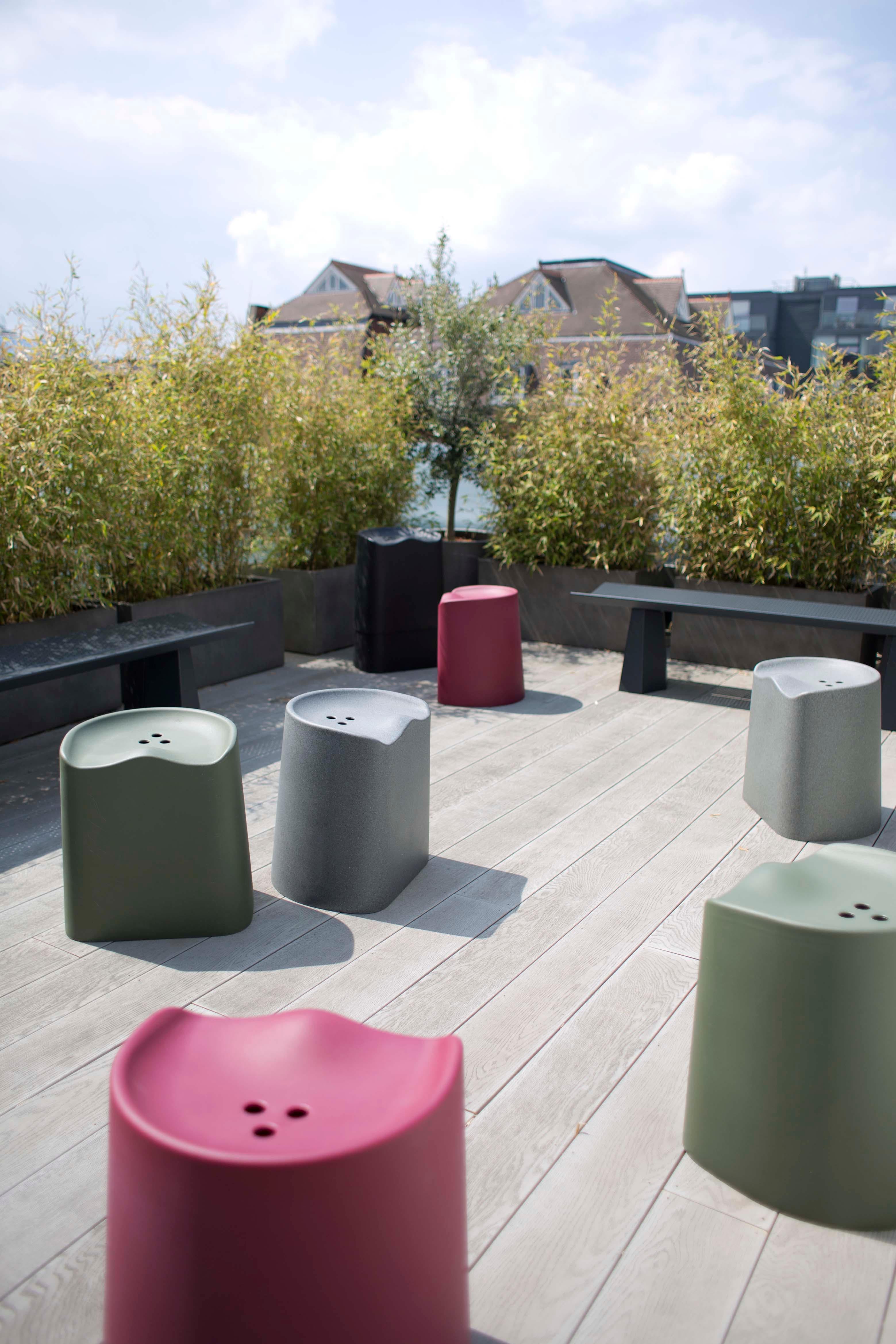 Plastica Sgabelli Butt, Sh490, Set di due, nero, di Established & Sons in vendita