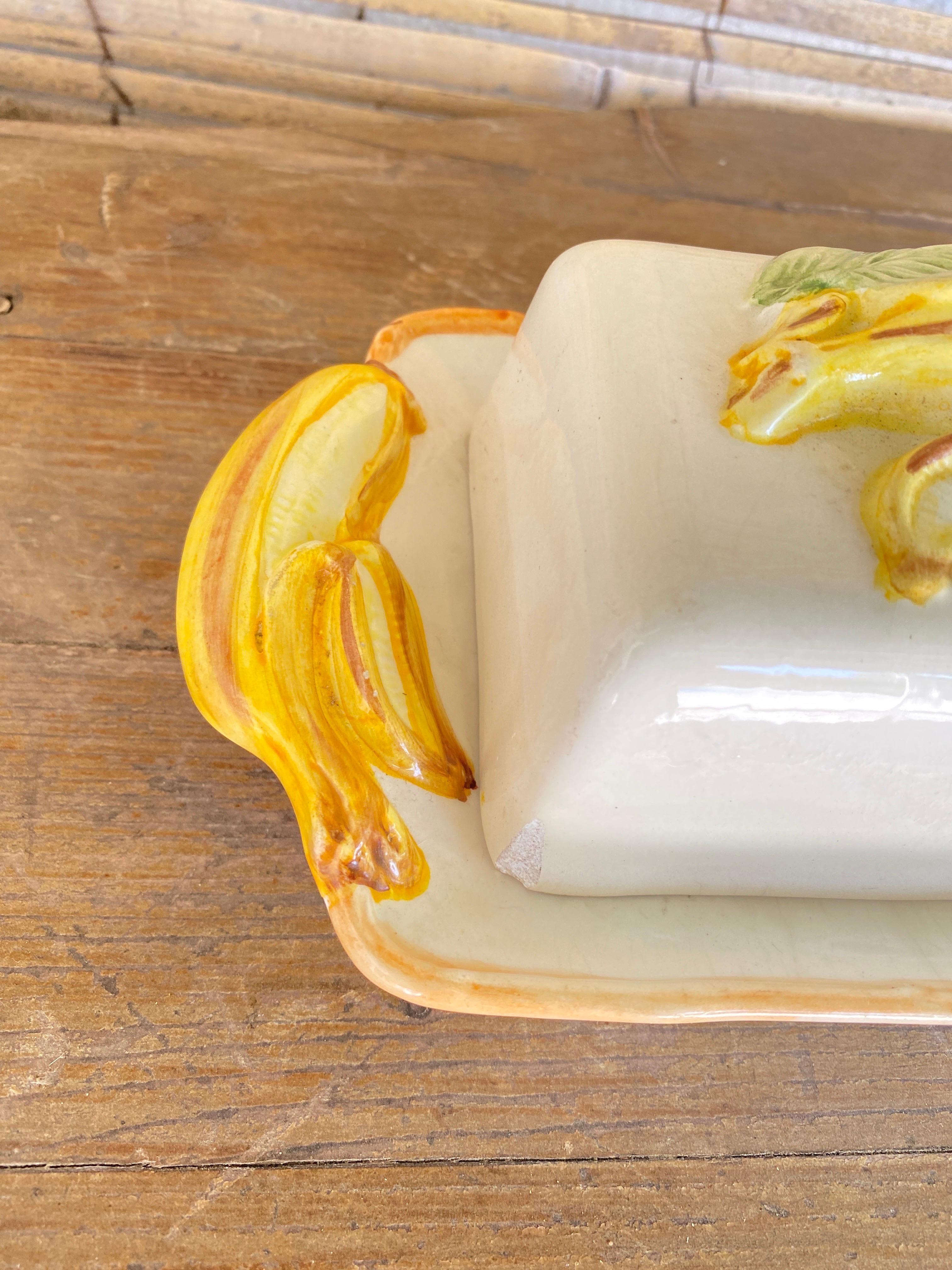 Hollywood Regency Plat à beurre, céramique dans le style de la majolique, couleur jaune, Portugal vers 1970 en vente