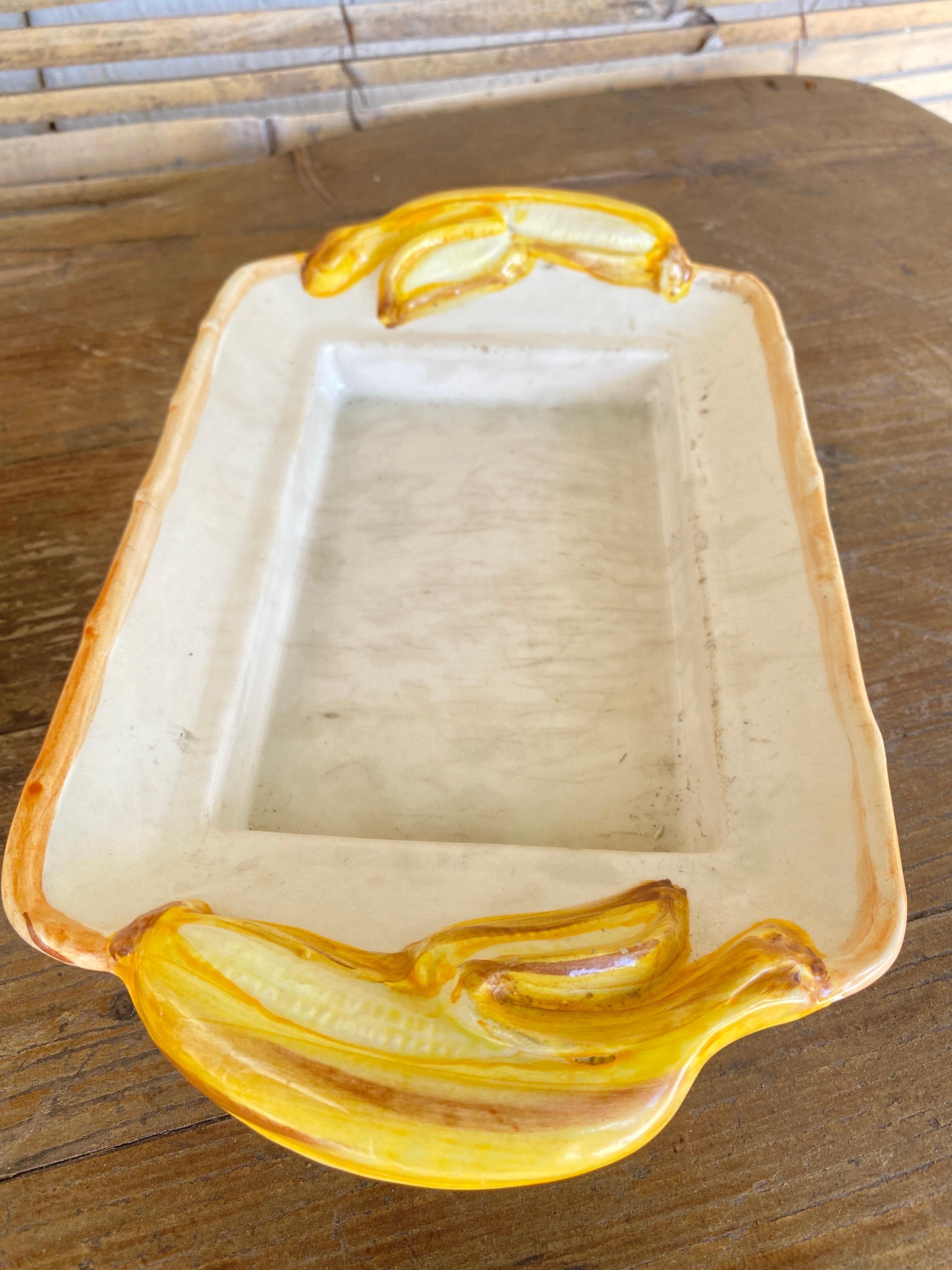 Fin du 20e siècle Plat à beurre, céramique dans le style de la majolique, couleur jaune, Portugal vers 1970 en vente