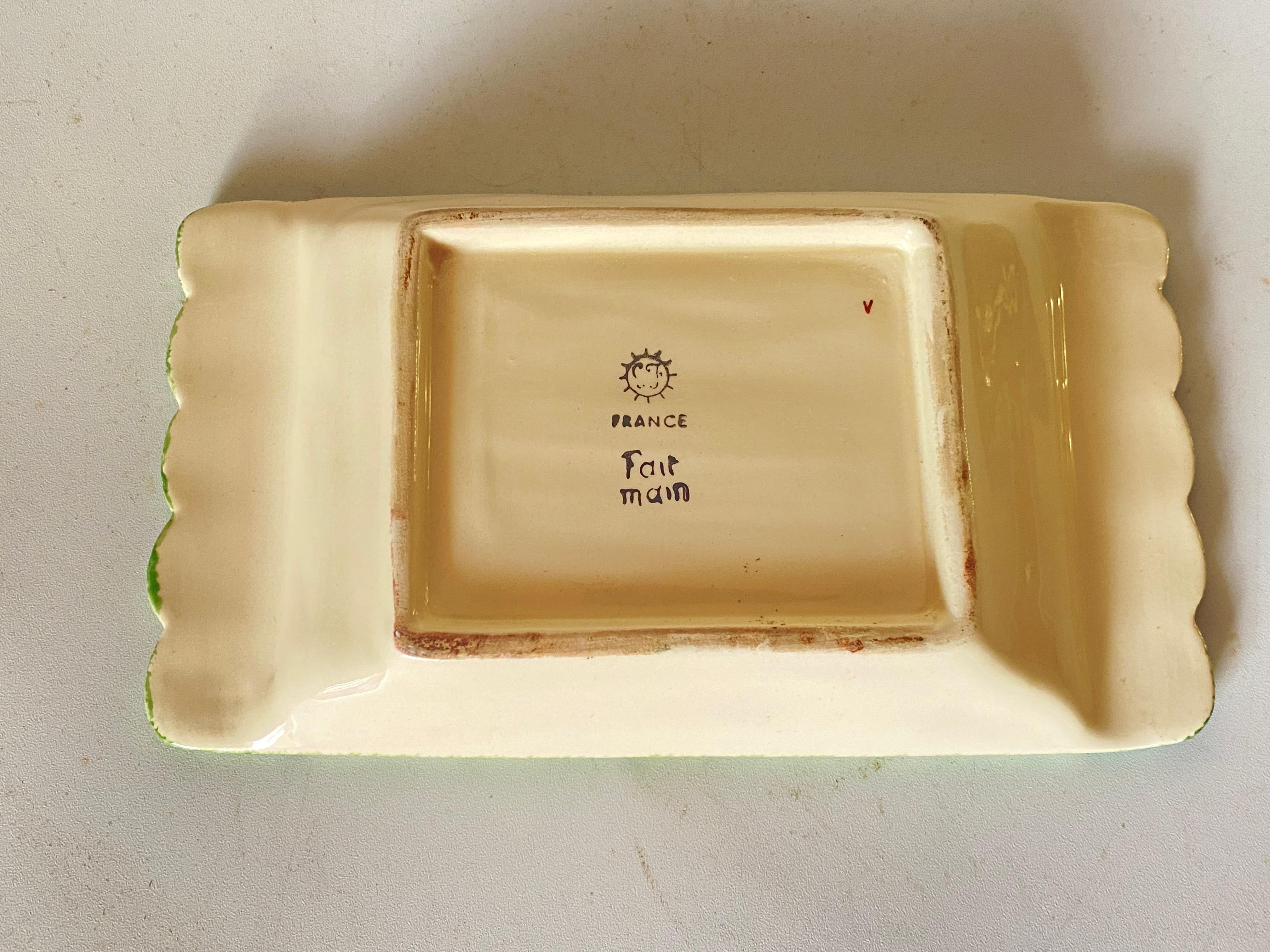 Plat à beurre, céramique dans le style de Quimper, couleur jaune, France, vers 1950 Bon état - En vente à Auribeau sur Siagne, FR