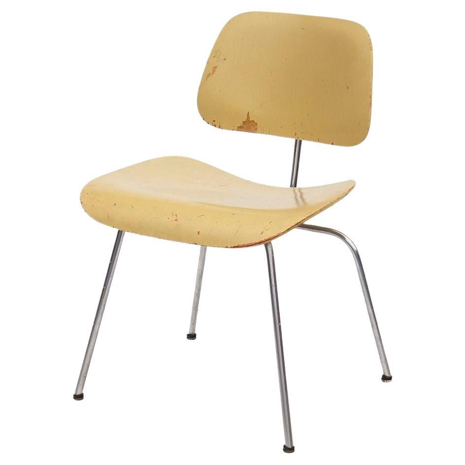 Who manufactures the DCM chair?