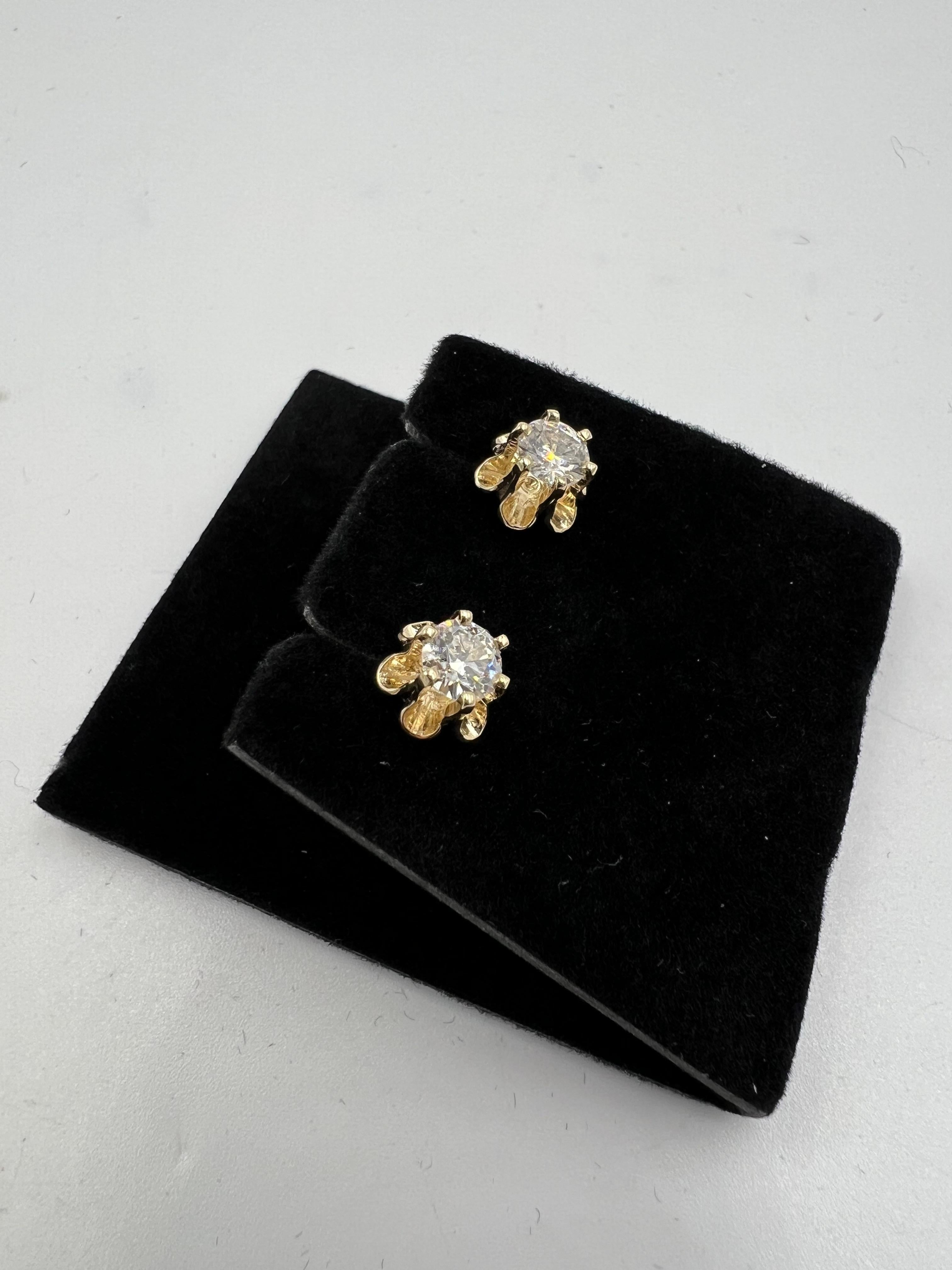 Buttercup Diamond Stud Earrings 14k Yellow Gold In Good Condition For Sale In Los Angeles, CA