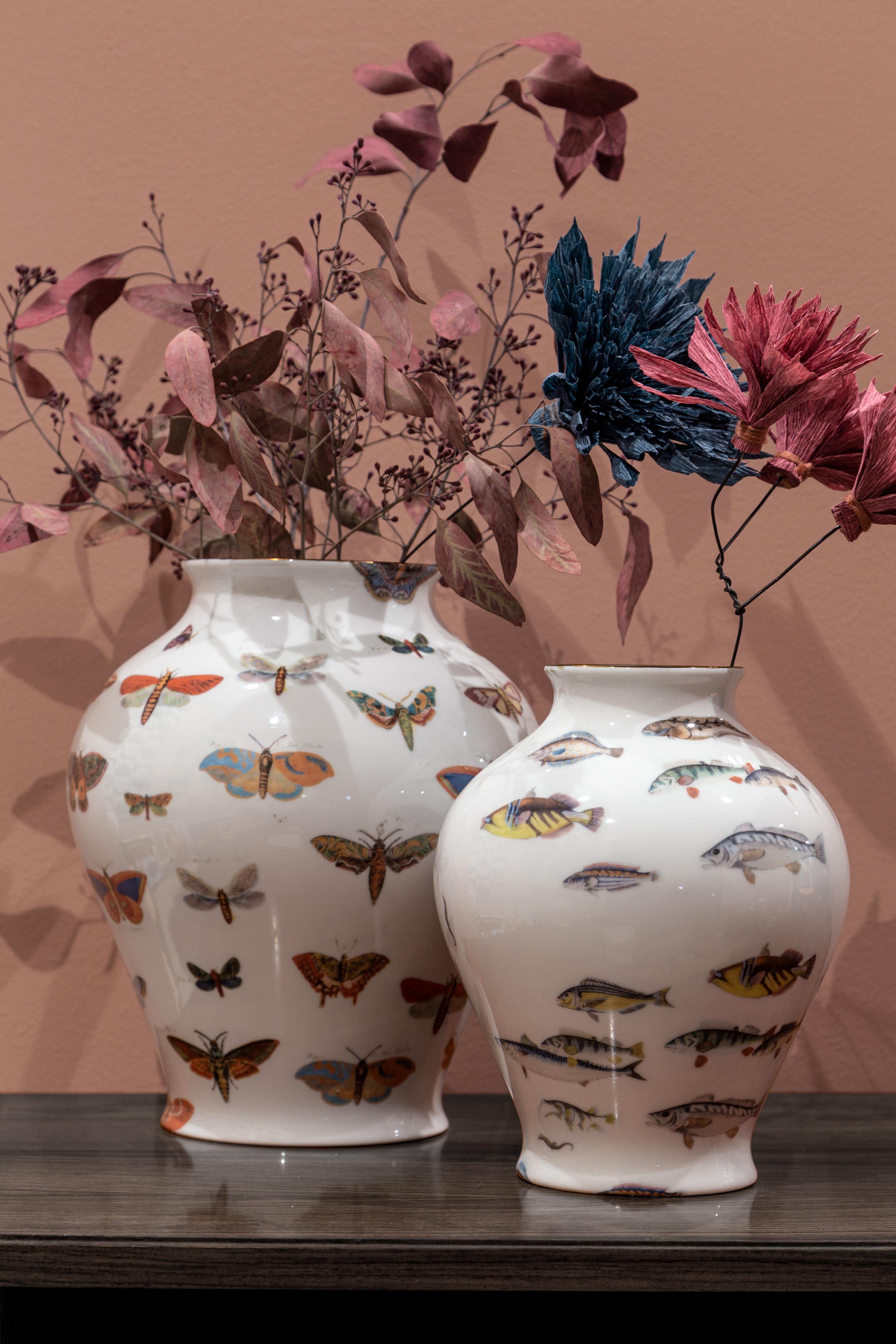 Farfalle, vaso contemporaneo in porcellana con design decorativo di Vito Nesta In condizioni Nuovo in vendita a Milano, Lombardia