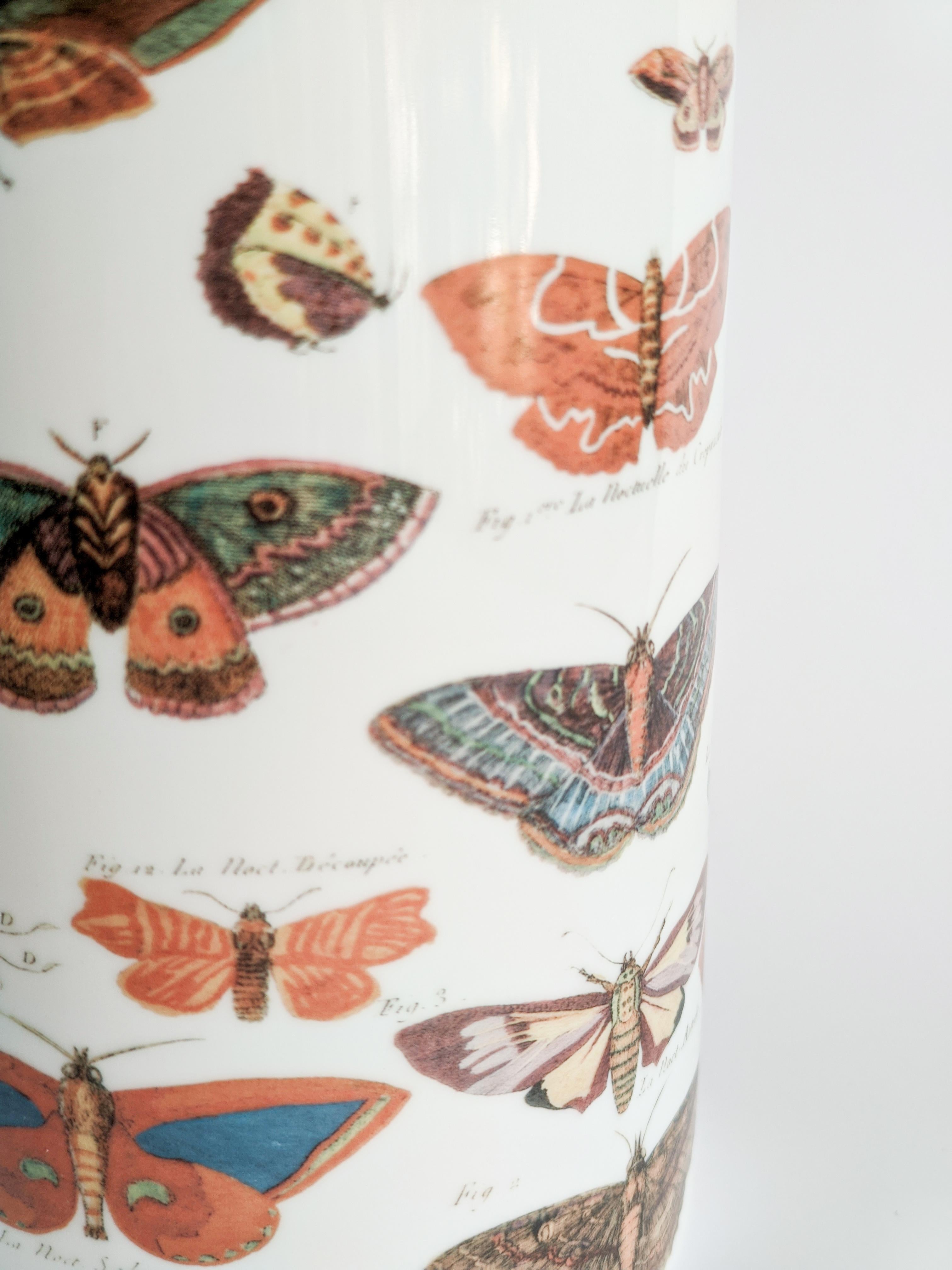 Butterflies, Contemporary Porcelain Vase with Decorative Design by Vito Nesta In New Condition For Sale In Milano, Lombardia