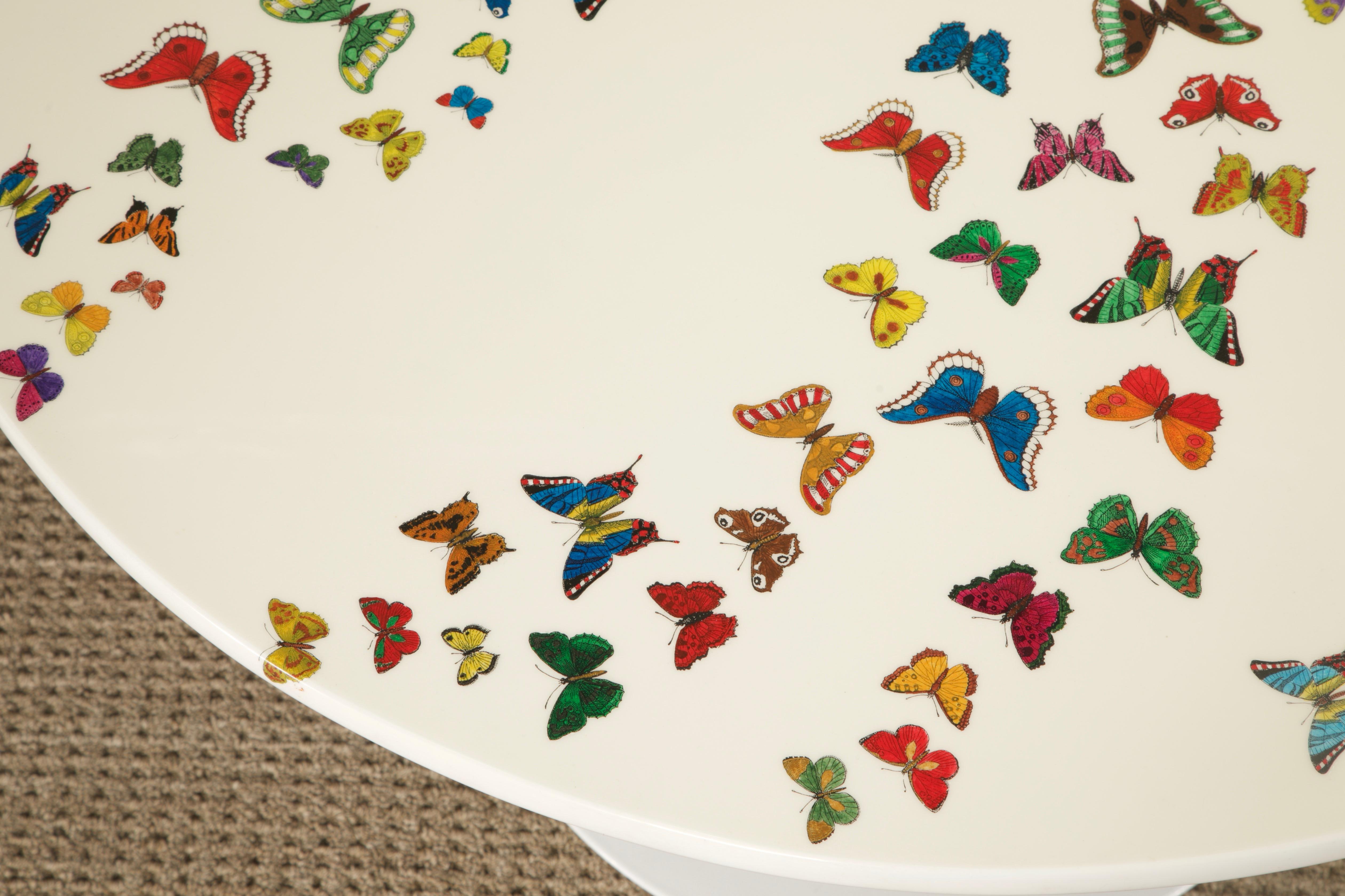 Fin du 20e siècle Table de salle à manger 'Butterflies' par Piero Fornasetti, circa 1970 Italie, Signé  en vente