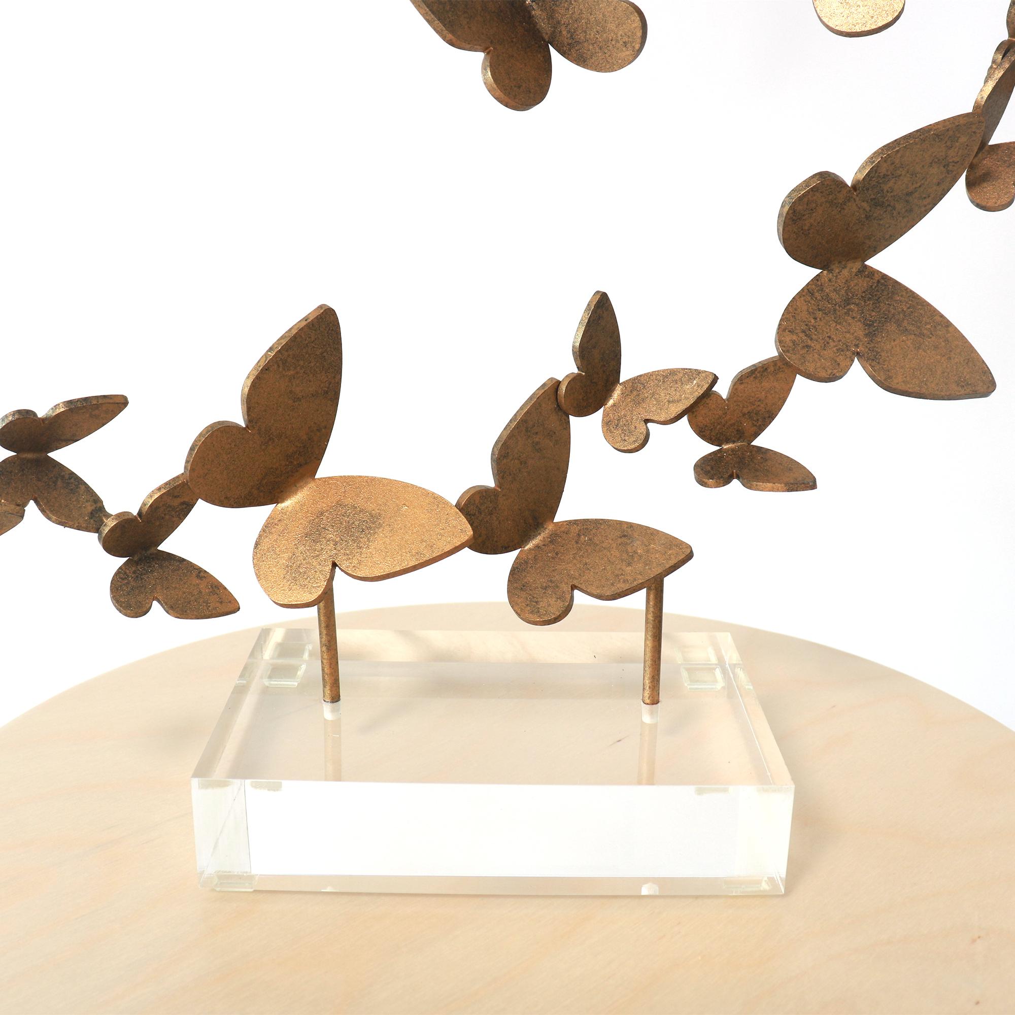 Schmetterlinge auf Acryl-Tischzubehör in gealtertem Gold im Zustand „Neu“ im Angebot in Dallas, TX