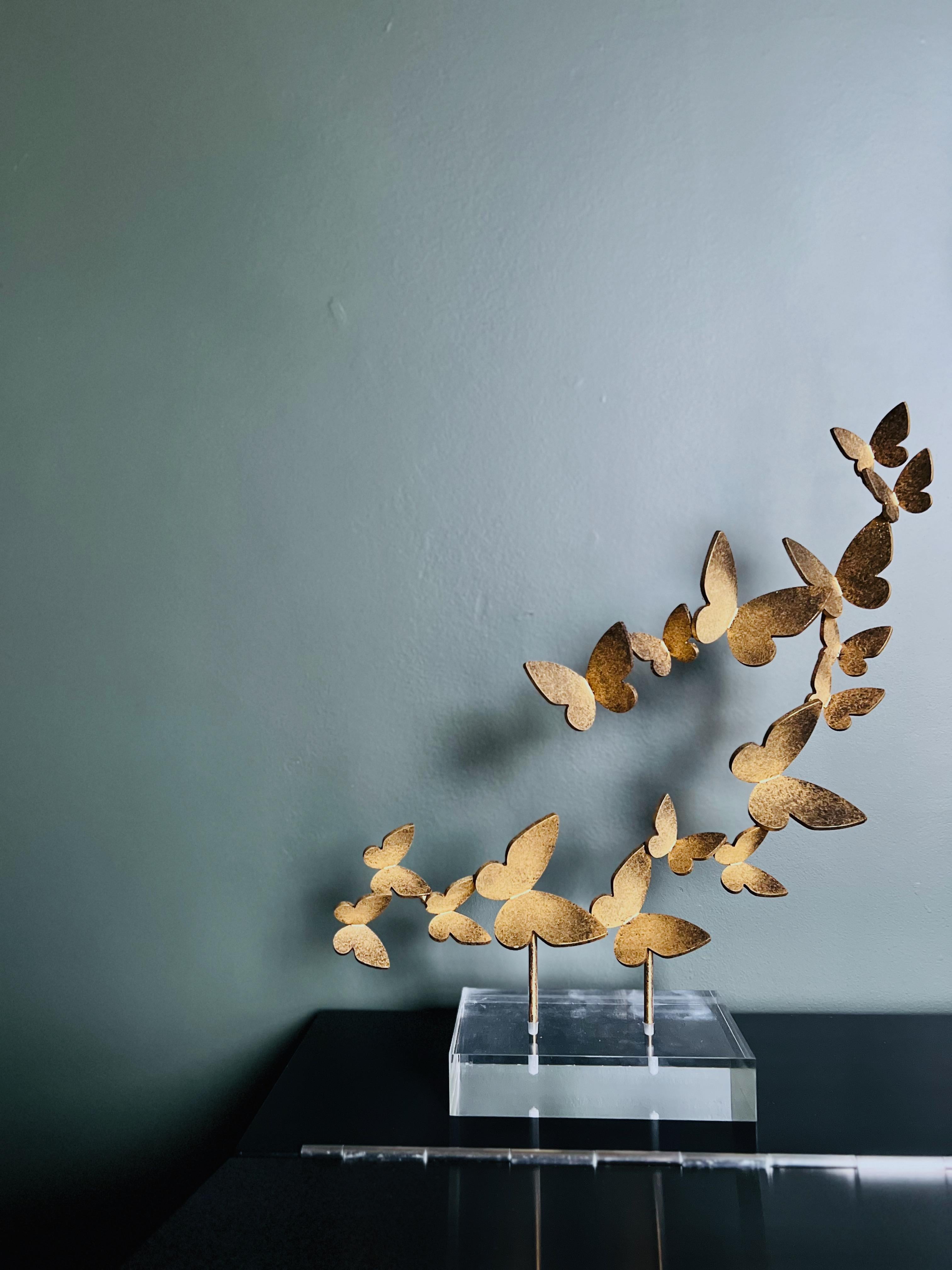 Farfalle su accessorio da tavolo in acrilico in oro brillante in vendita 2