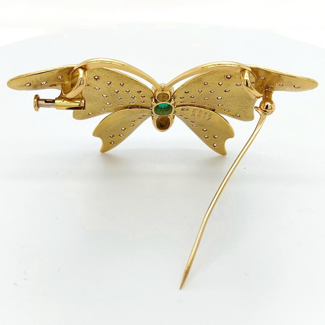 Butterfly 18kt brooch / necklace / hanger Emerald diamonds

A magnificent butterfly which is wearable in different ways.

Real craftsmanship from highest level with top quality emerald and diamonds making the finishing touch of your dress. 

Emerald