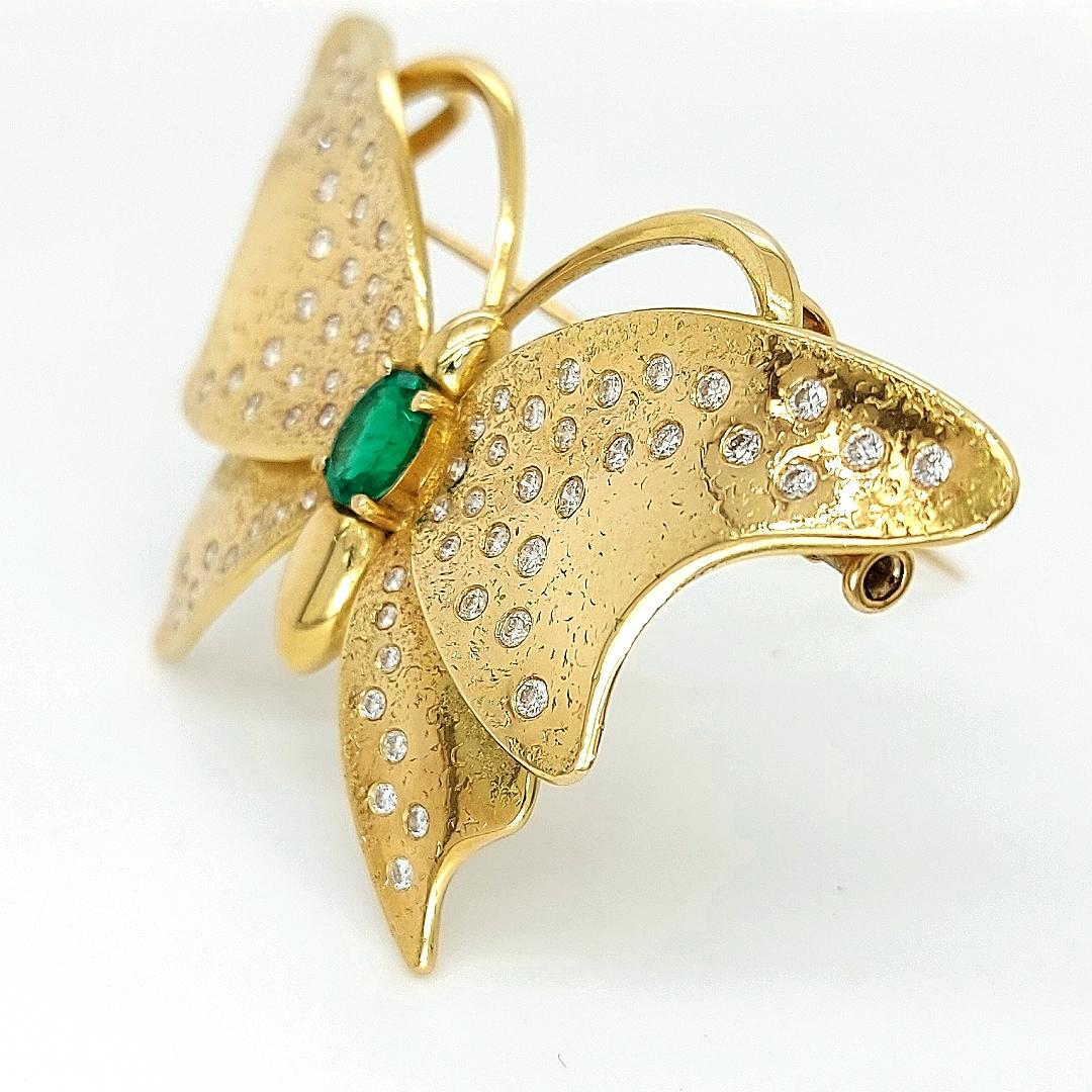 Oval Cut Butterfly 18kt Brooch / Necklace / Hanger Emerald Diamonds For Sale