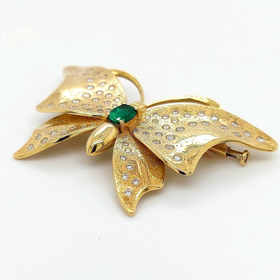 Butterfly 18kt Brooch / Necklace / Hanger Emerald Diamonds In Excellent Condition For Sale In Antwerp, BE