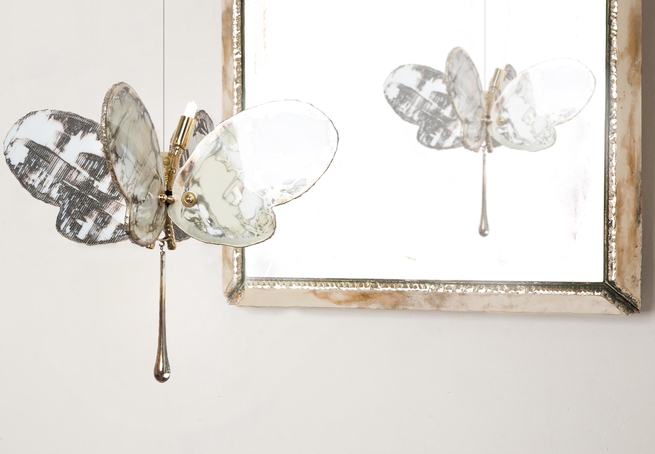 XXIe siècle et contemporain  Lampe à suspension contemporaine papillon 40 en verre d'art argenté, couleur blanche, laiton    en vente