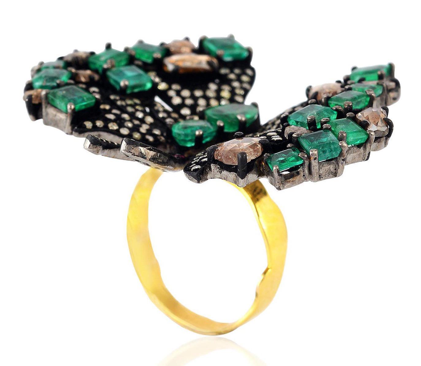 Contemporary Butterfly 4.92 Carat Emerald Diamond Cocktail Ring For Sale