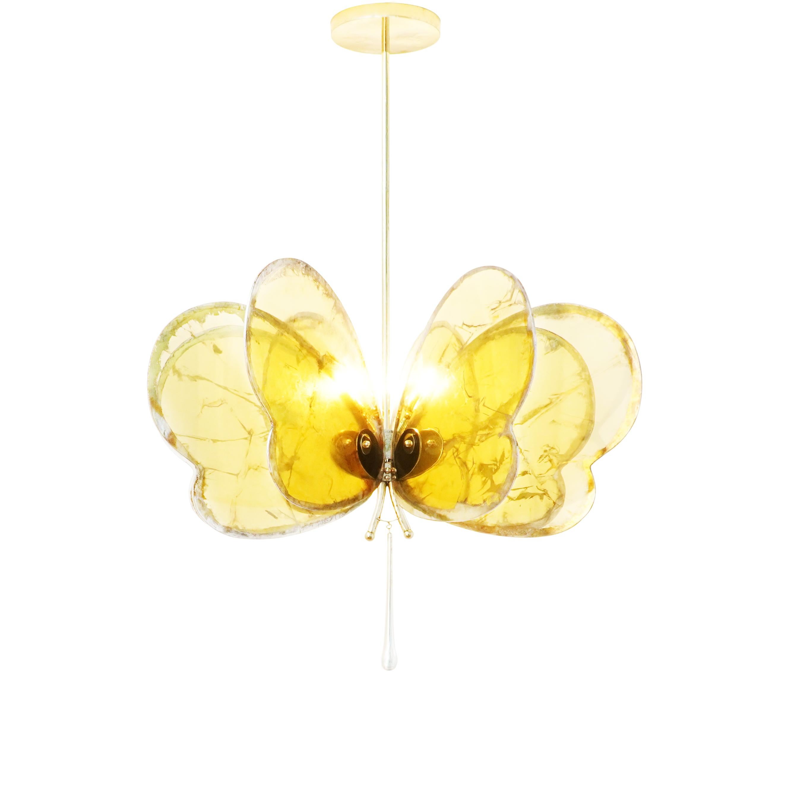 BUTTERFLY

The free dance movement

For more than 22 years, Sabrina Landini pays homage to glass surfaces in her expression of silvered masterworks, the hallmark of her collection.
Since the beginning thanks to the Italian hand-made used in our