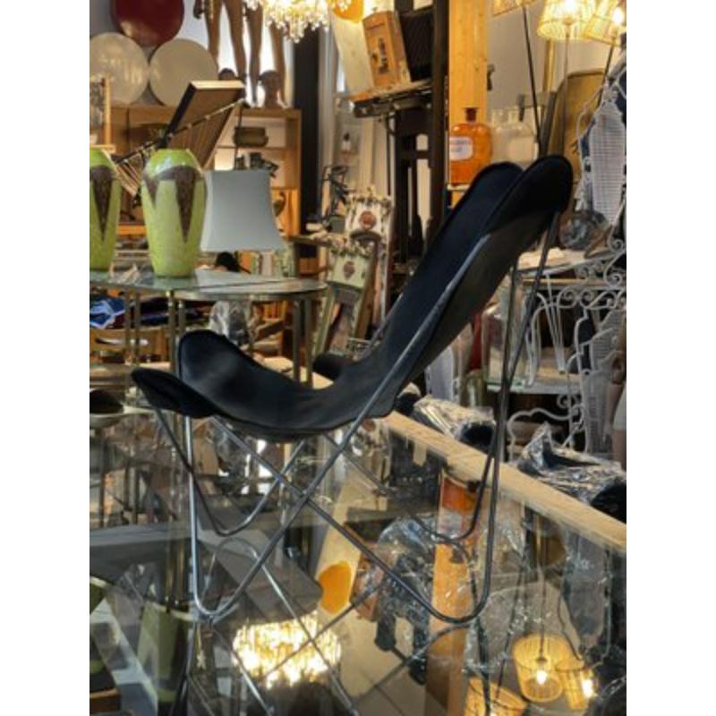 Silla de salón Butterfly AA de Airborne, años 50

Diseño Vintage
En buen estado, con su cuero original, la estructura de acero es original. Los retoques de las cuatro caras fueron realizados por Tapissières. Para una mayor solidez.

Más