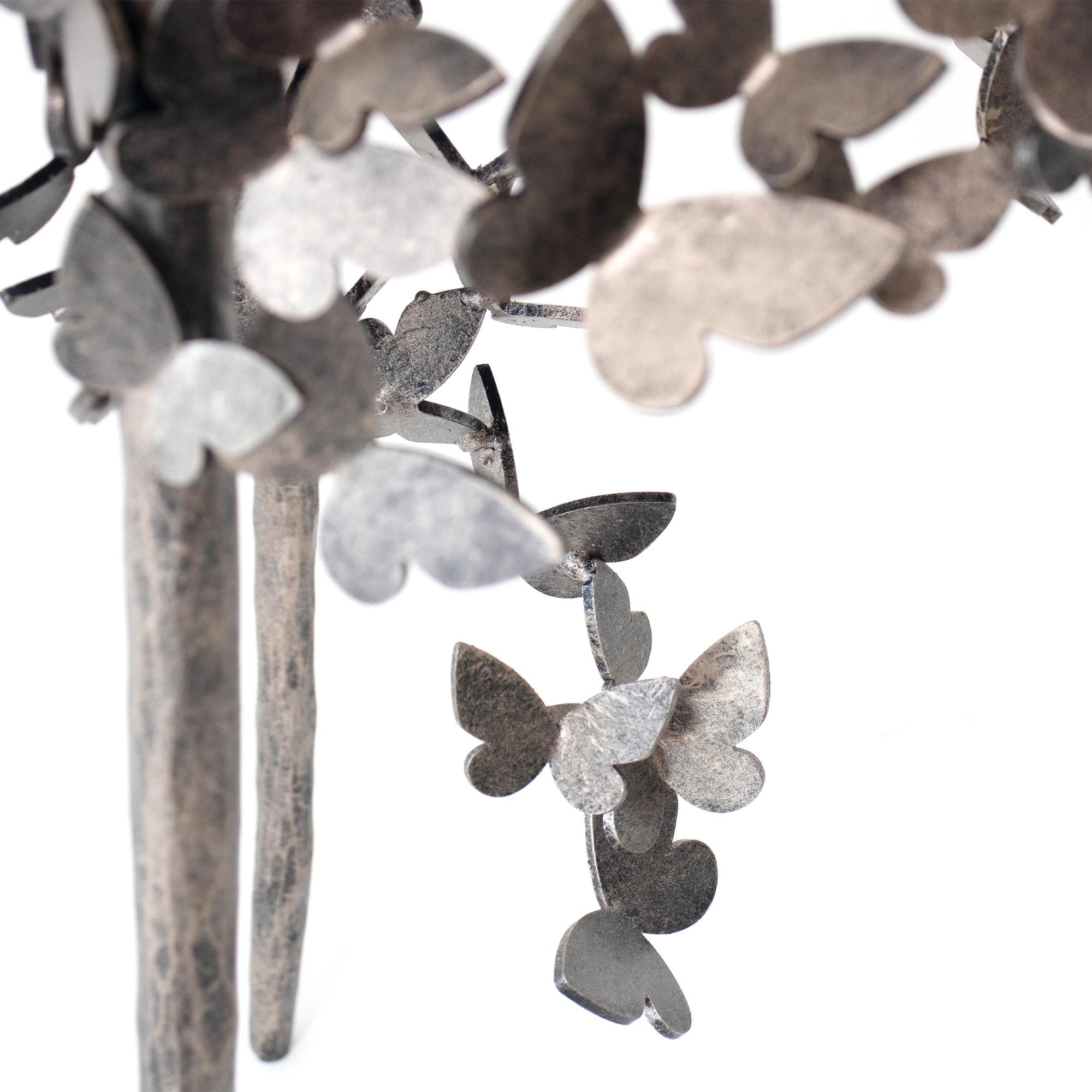 Mesa auxiliar Butterfly en plata envejecida Estadounidense en venta