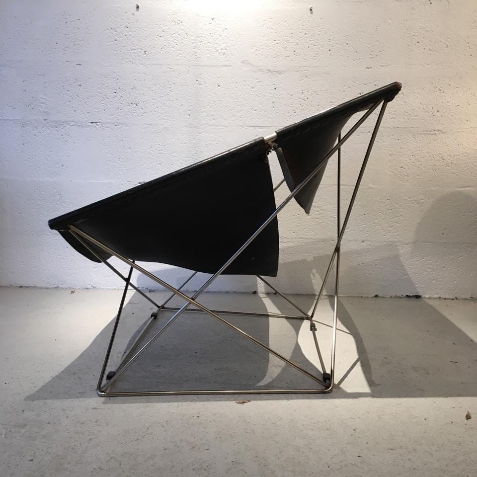 Butterfly Armchair by Pierre Paulin Artifort Edition circa 1960 in Black Leather In Good Condition In Saint Ouen, Île-de-France