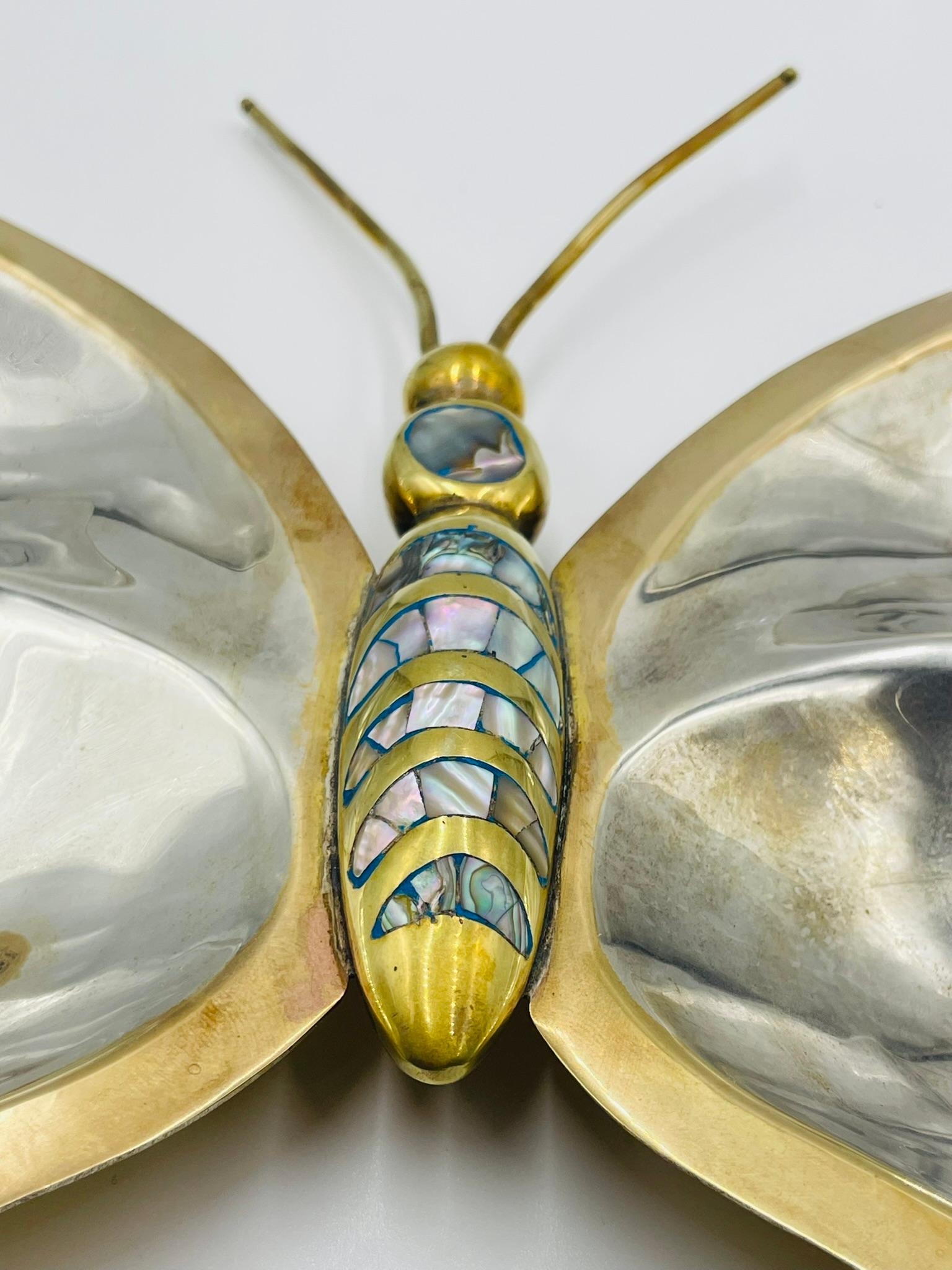Piatto a farfalla in ottone e placca d'argento con intarsio di abalone, Messico, 1960 in vendita 3