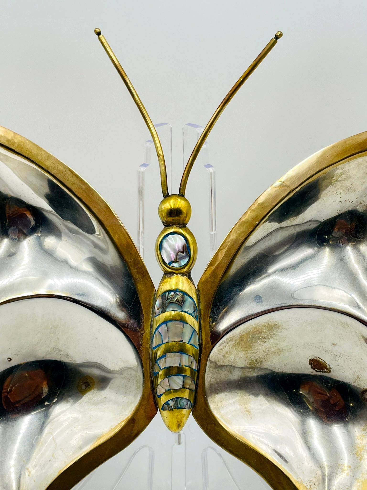 Piatto a farfalla in ottone e placca d'argento con intarsio di abalone, Messico, 1960 in vendita 5