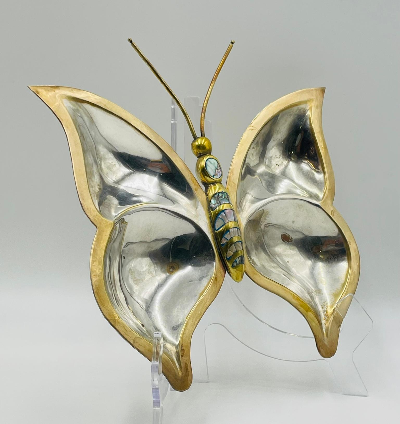 Organico moderno Piatto a farfalla in ottone e placca d'argento con intarsio di abalone, Messico, 1960 in vendita