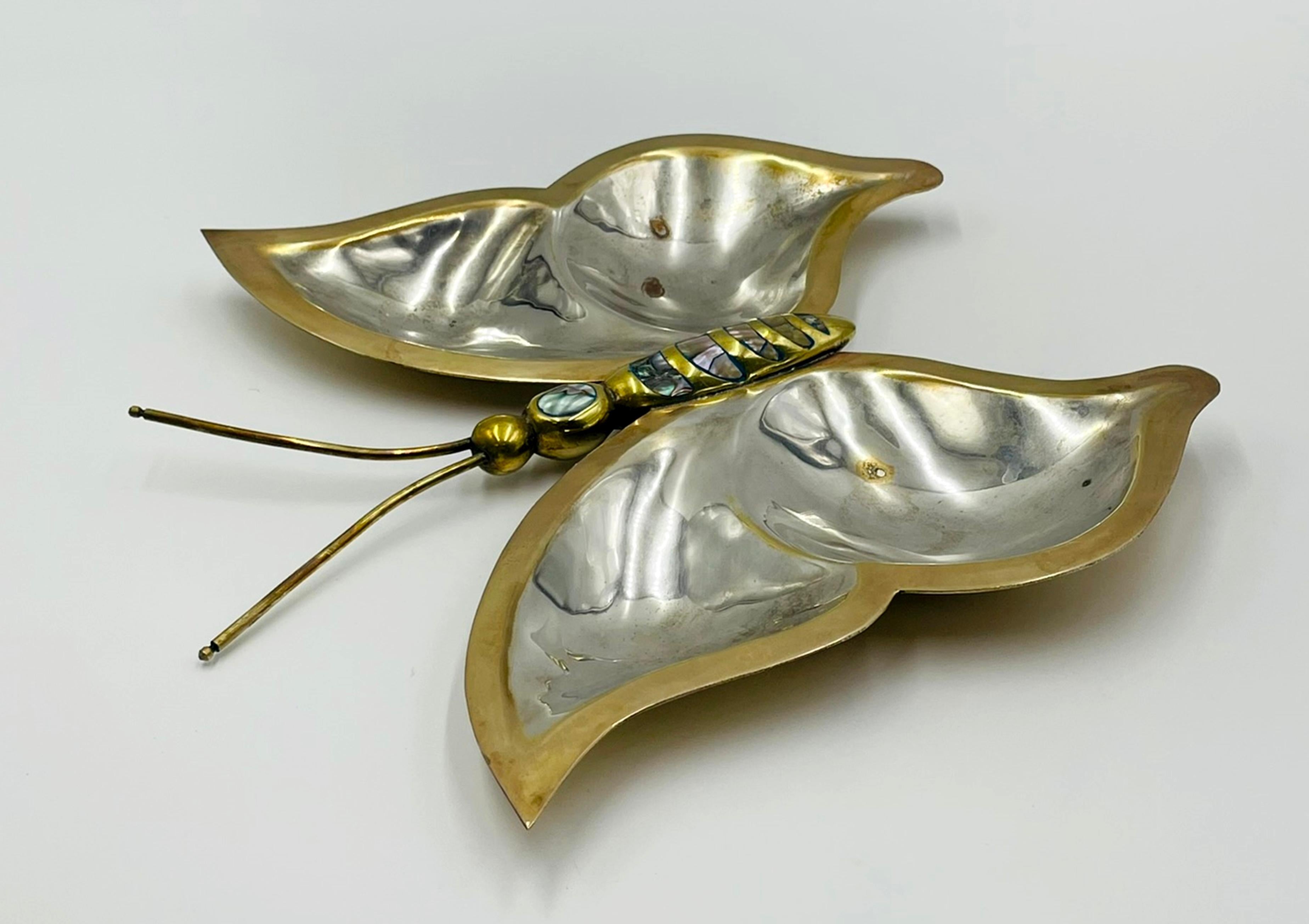 Piatto a farfalla in ottone e placca d'argento con intarsio di abalone, Messico, 1960 In condizioni buone in vendita a Los Angeles, CA