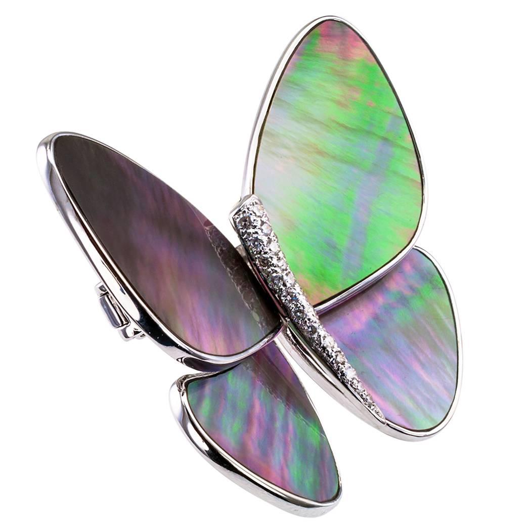 Butterfly brooch with black mother of pearl wings and diamonds mounted in white gold. Seemingly animated, as all the colors of light fly over the butterfly's black mother-of-pearl wings to the scintillating vivacity of its diamond-set body, mounted