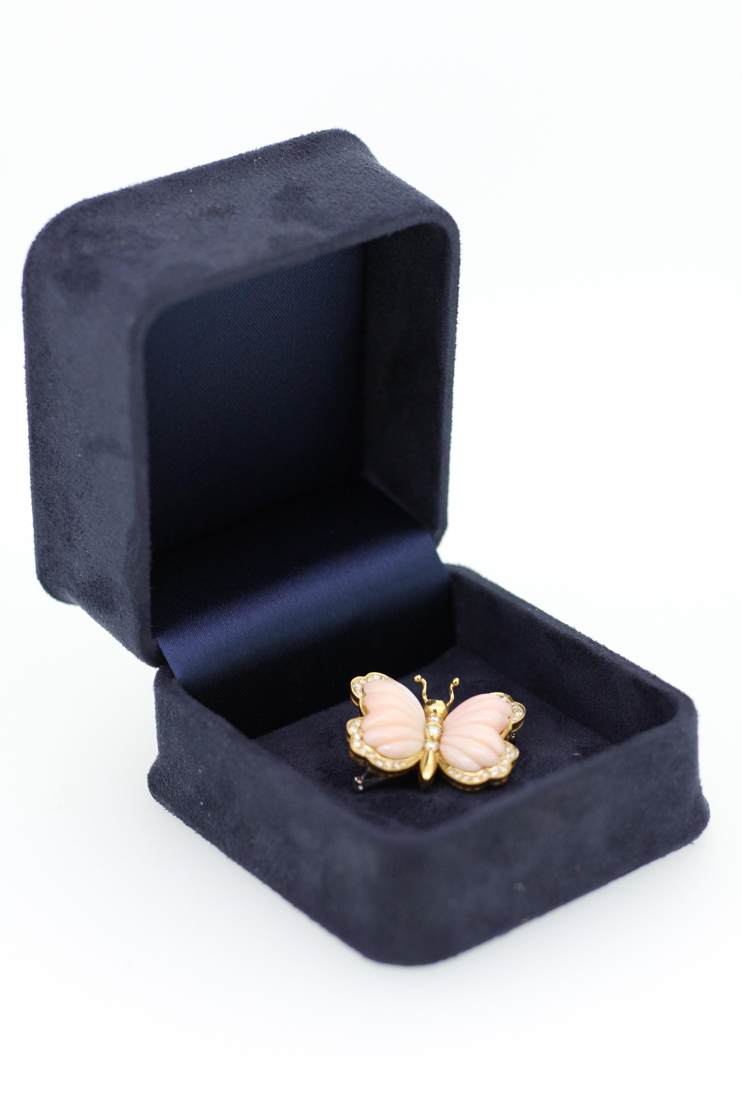 Butterfly Brooch in Coral in 18 Karat Gold In New Condition In Ariano Irpino, IT