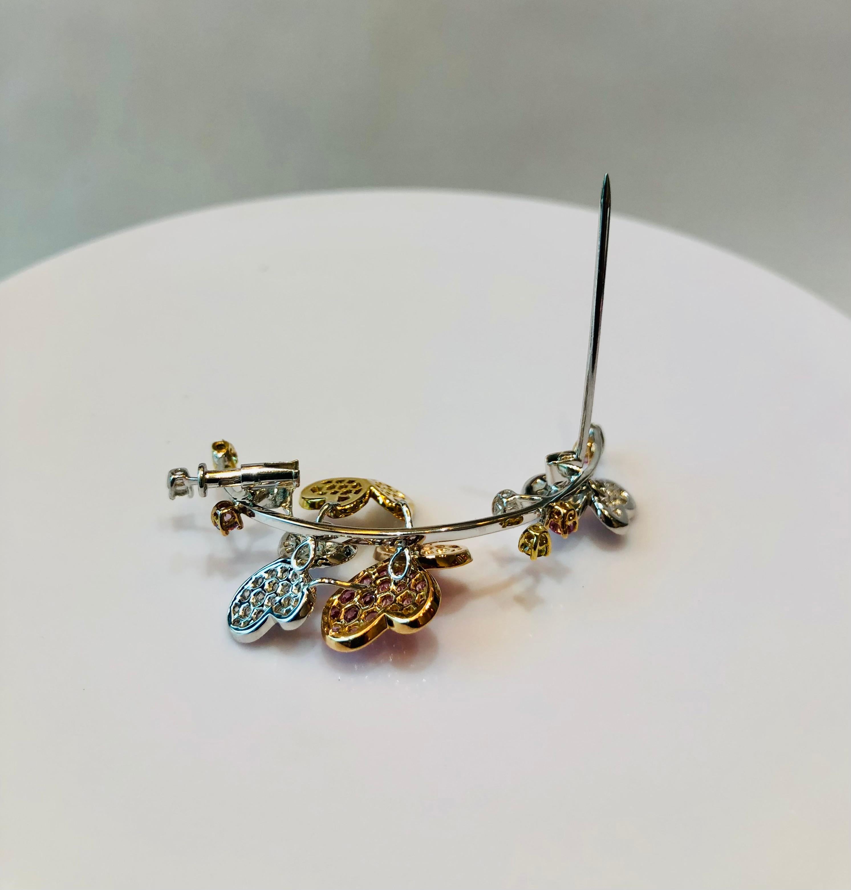Broche et pendentif papillon en or blanc 18 carats, saphir rose et diamants Neuf - En vente à Bilbao, ES