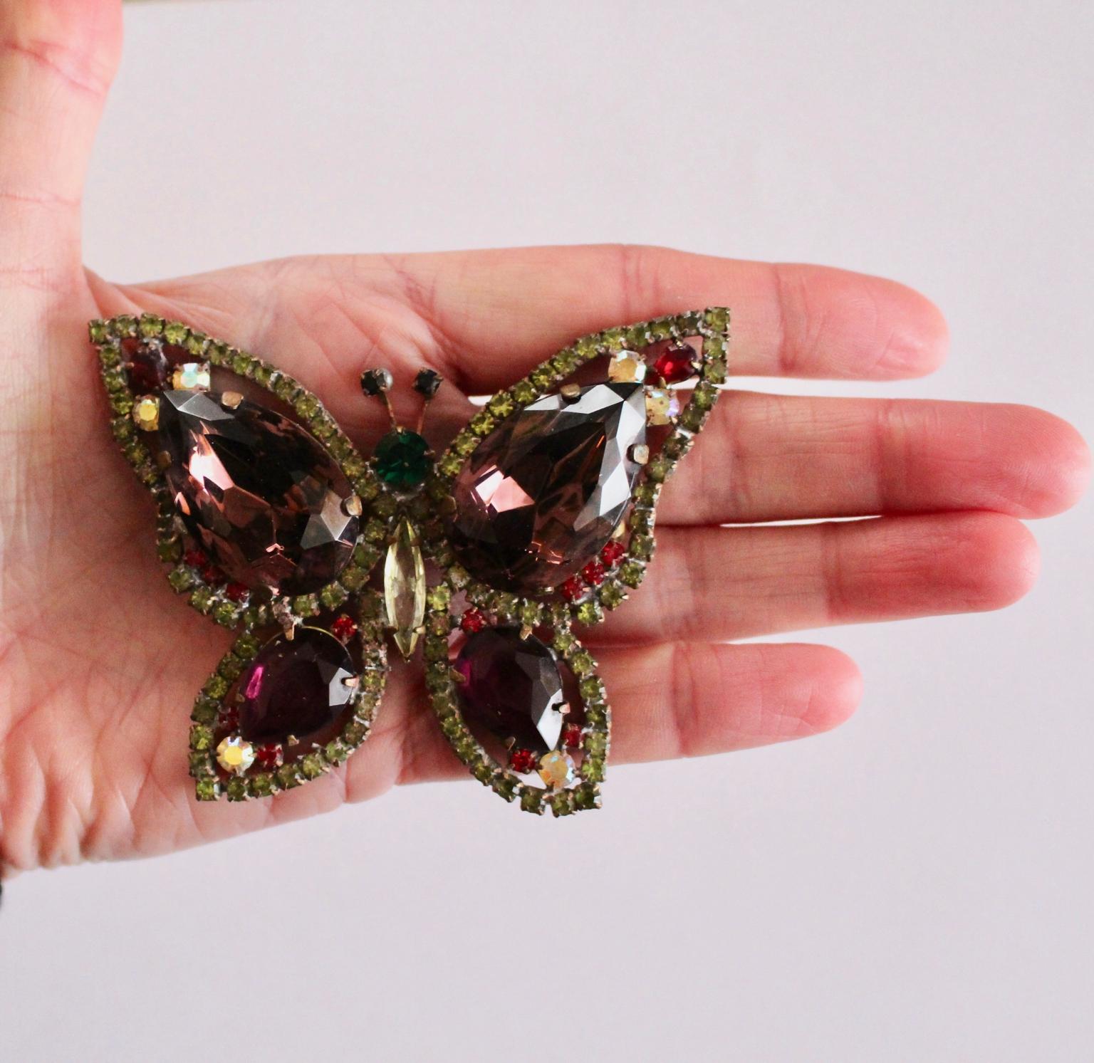 Butterfly Brooch Vintage with multicolored stones For Sale 6