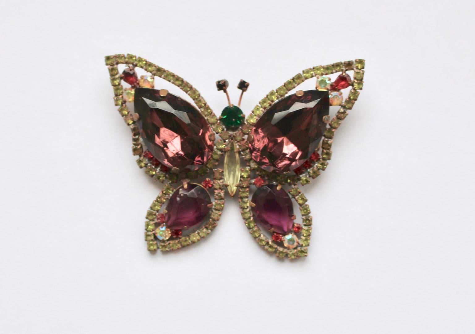 Butterfly Brooch Vintage with multicolored stones In Good Condition For Sale In Vienna, AT