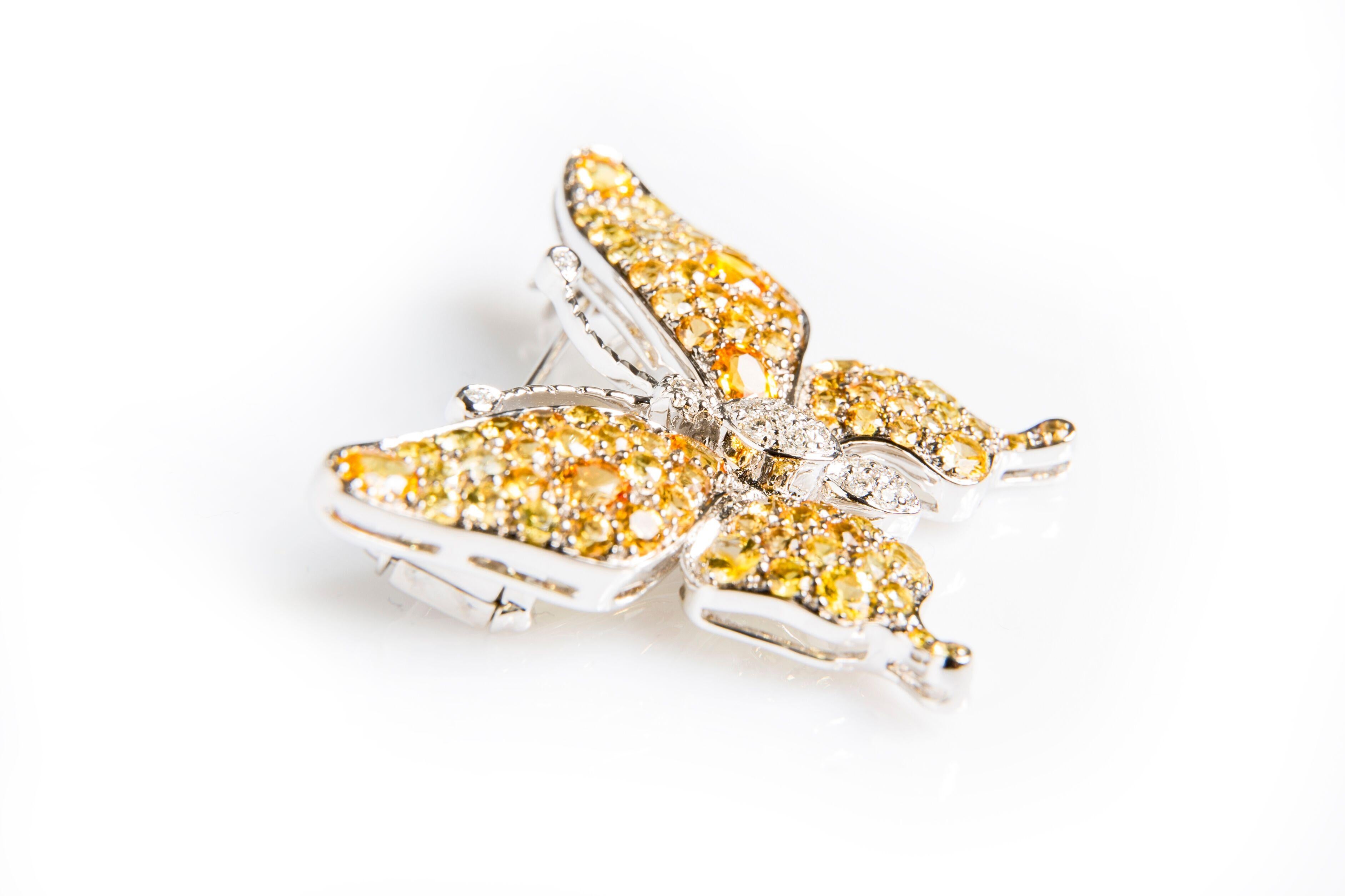 Butterfly Brooch with 5.20 Carat Sapphires and 0.20 Carat Diamonds in White Gold For Sale