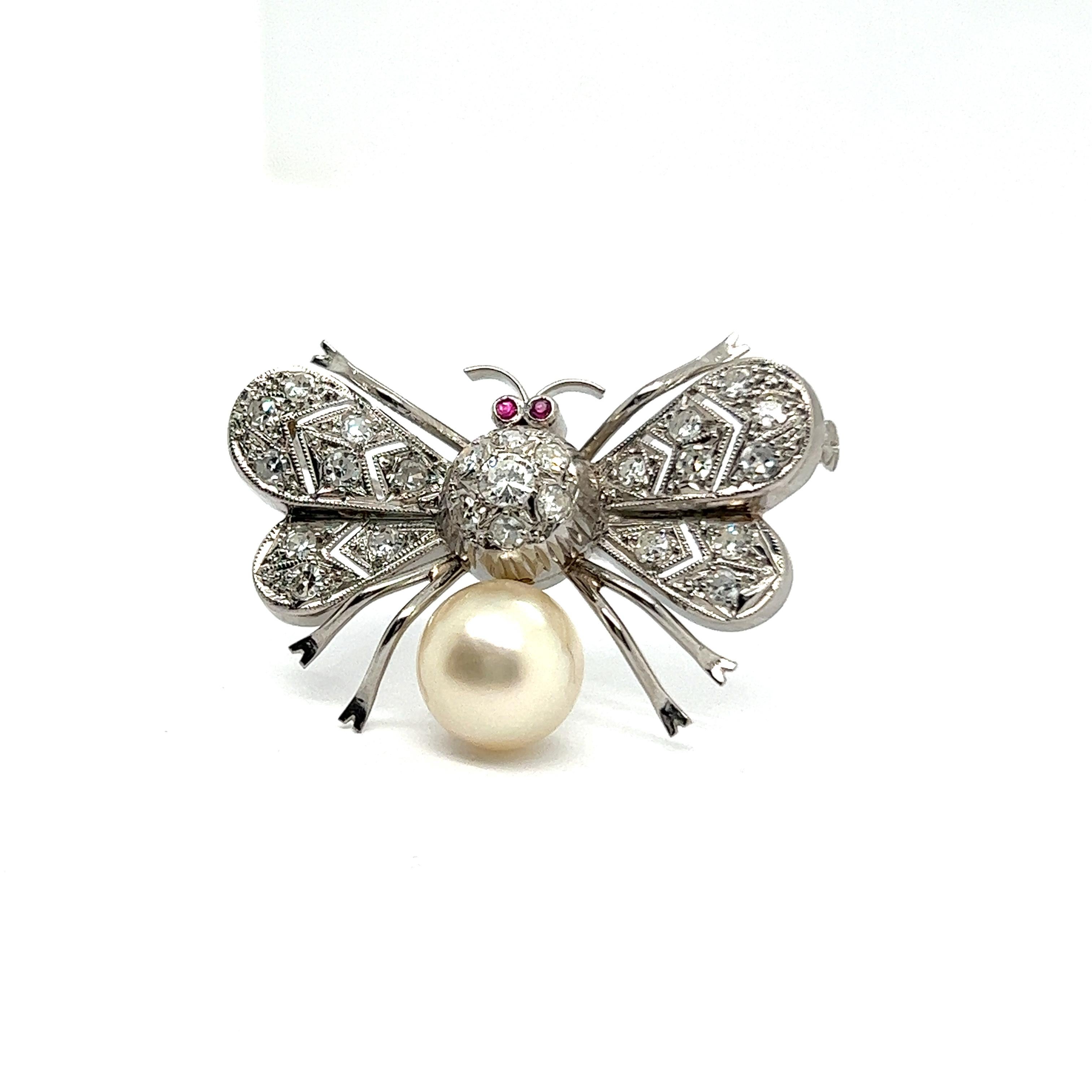 Butterfly Brooch with Diamonds and Pearl in 18 Karat White Gold For Sale 5