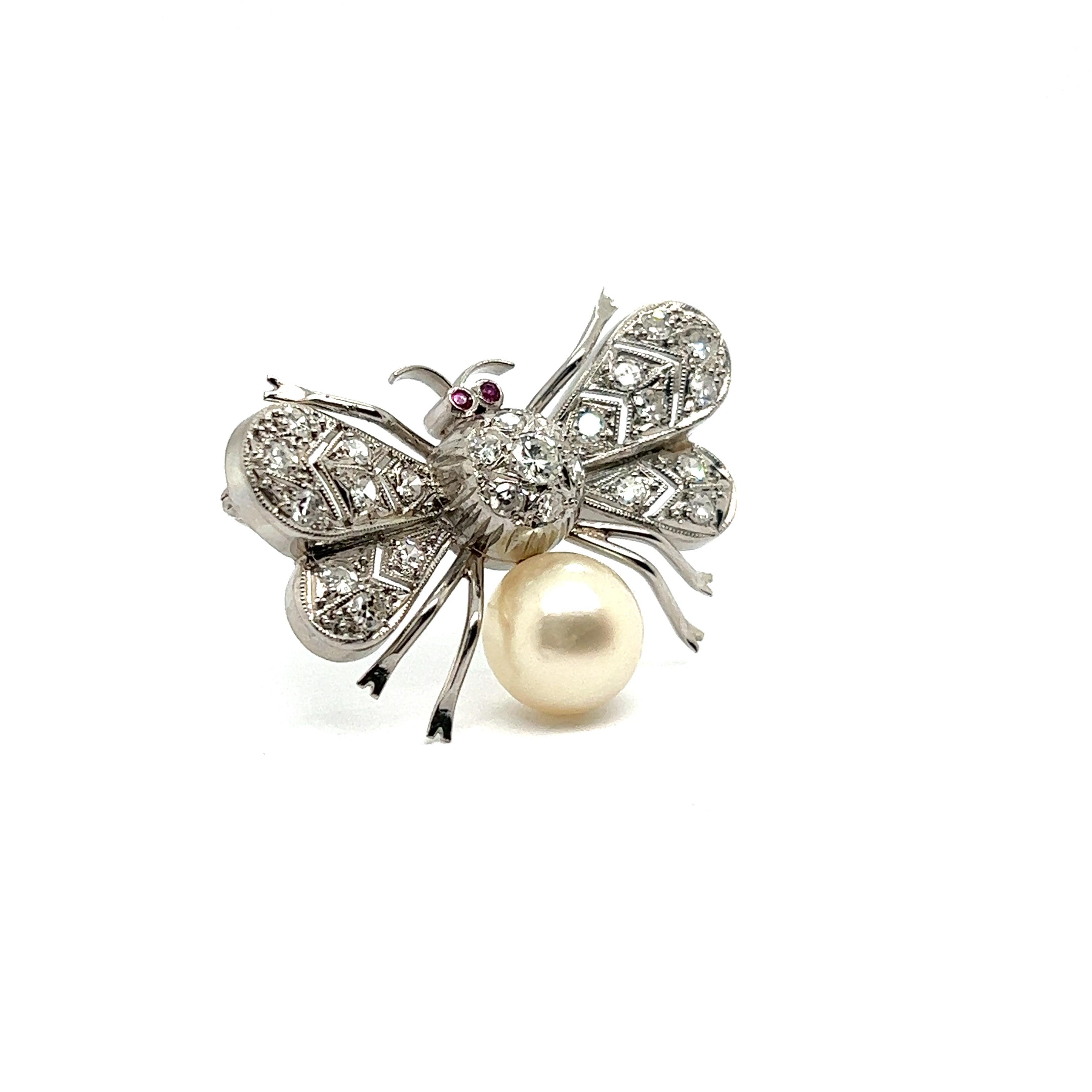 Butterfly Brooch with Diamonds and Pearl in 18 Karat White Gold For Sale 7