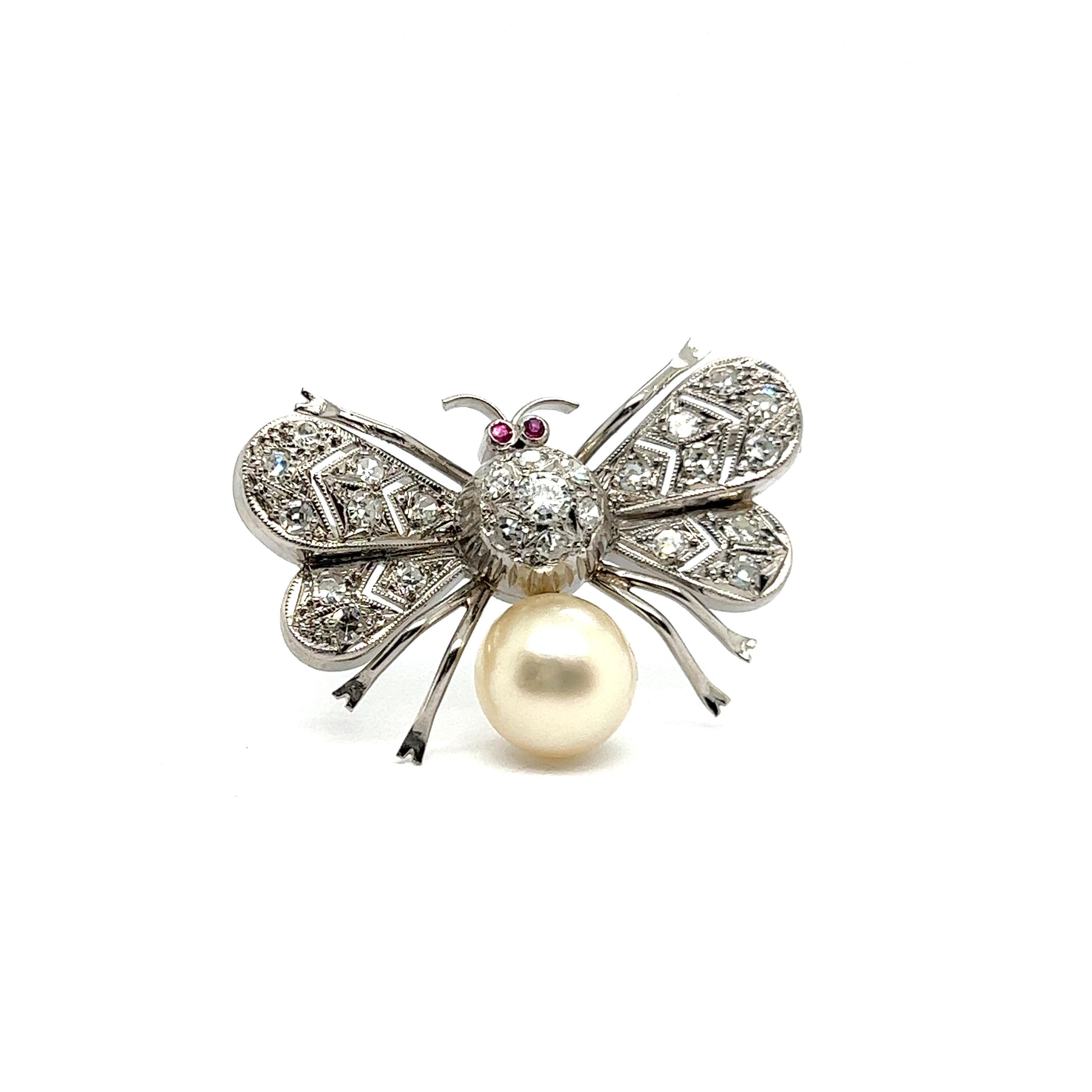 Meet the butterfly brooch with diamonds and pearl set in 18 Karat white gold – a captivating fusion of nature and luxury.

Its wings sparkle with 25 brilliants of G-H color and VS clarity, totaling 0.80 carats. The body, a lustrous Akoya pearl, adds