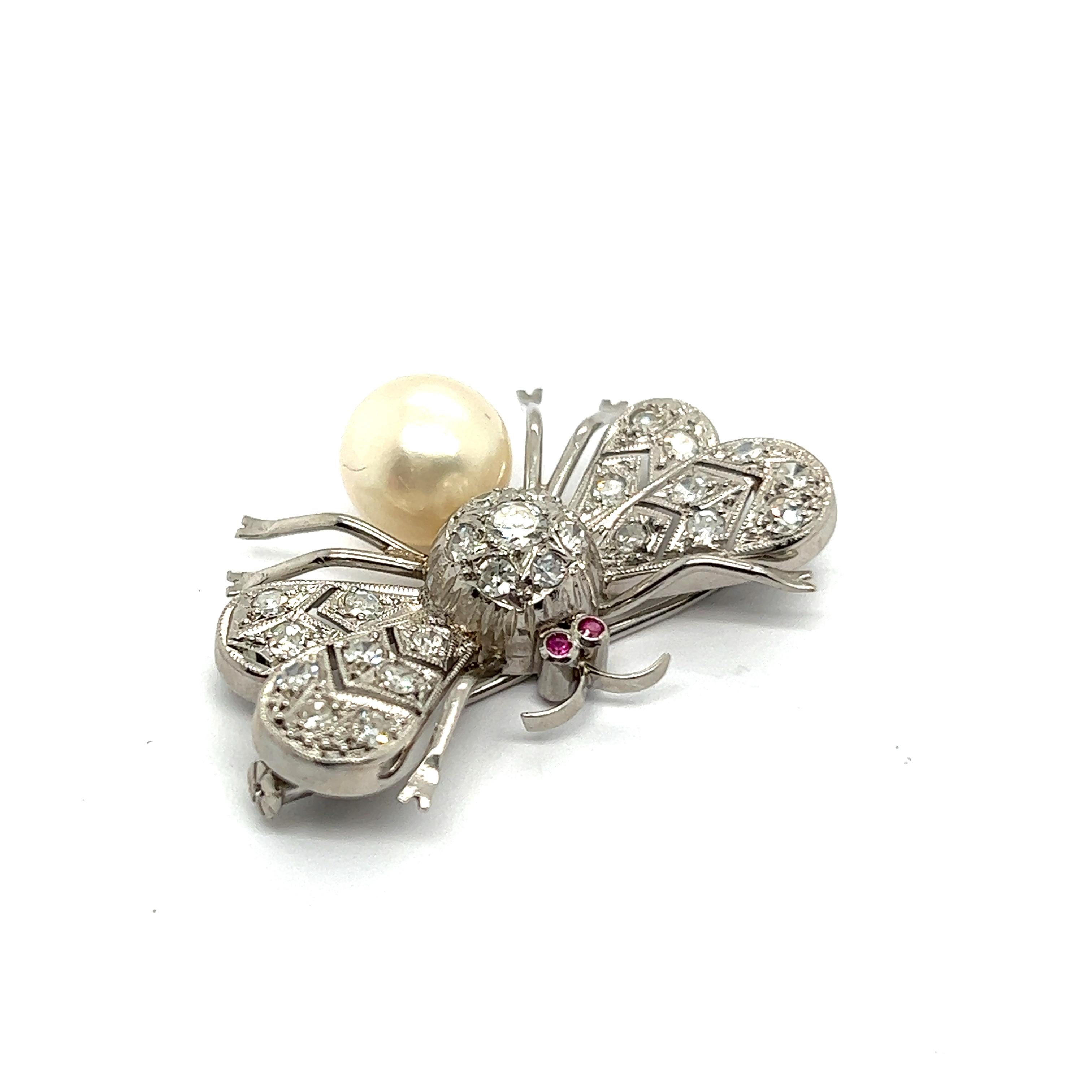 Brilliant Cut Butterfly Brooch with Diamonds and Pearl in 18 Karat White Gold For Sale