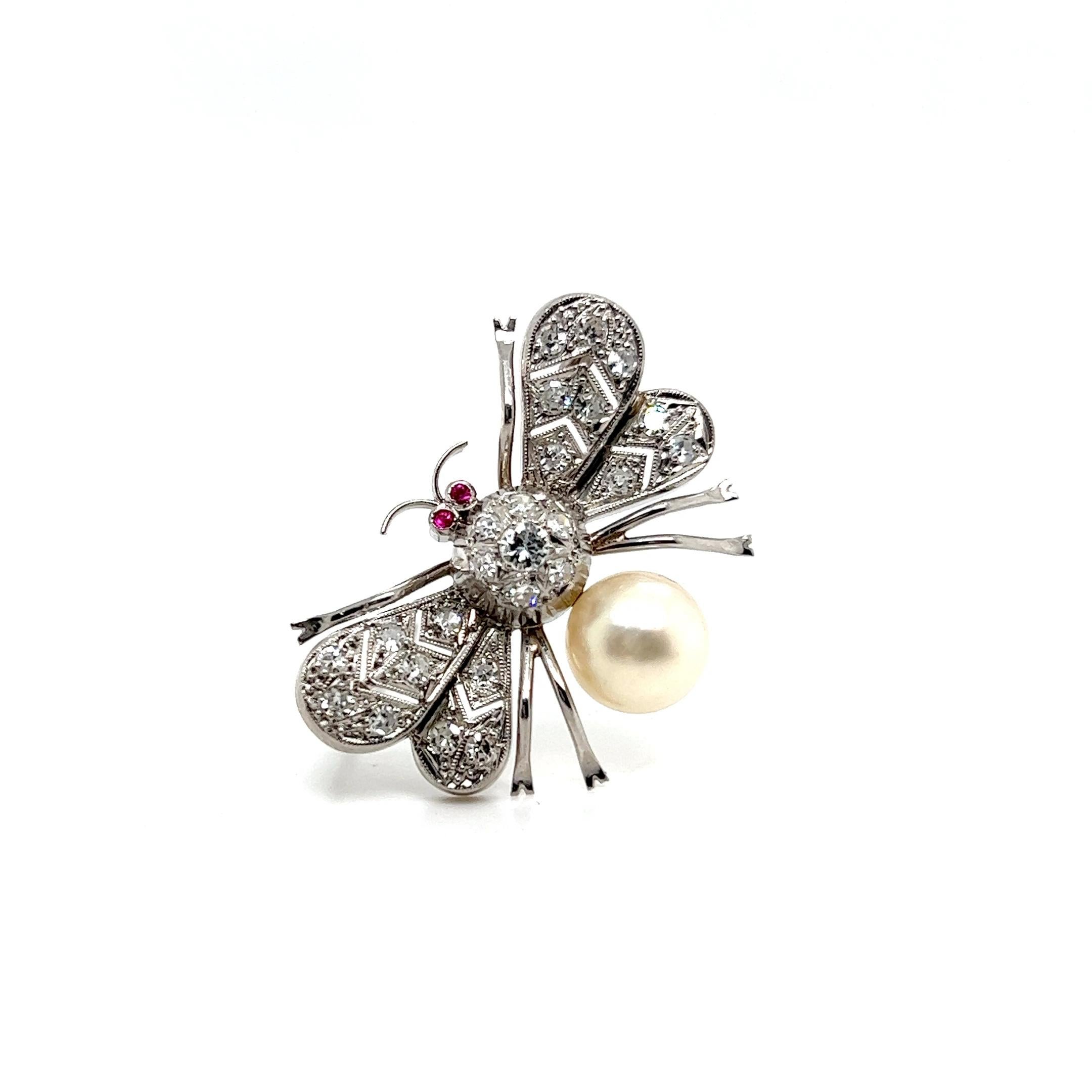 Butterfly Brooch with Diamonds and Pearl in 18 Karat White Gold For Sale 1