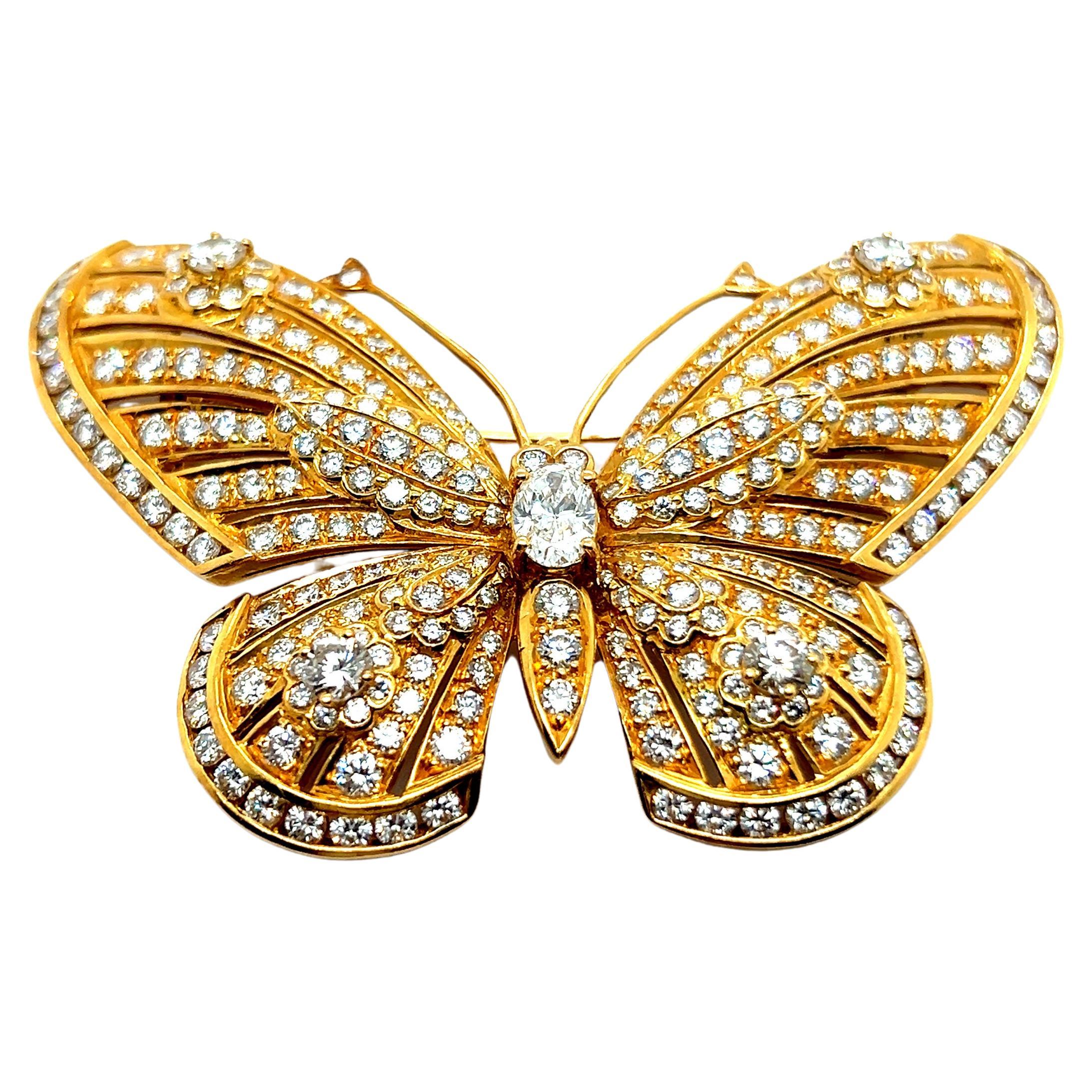 Broche Mariposa con Diamantes en Oro Amarillo de 18 Kilates
