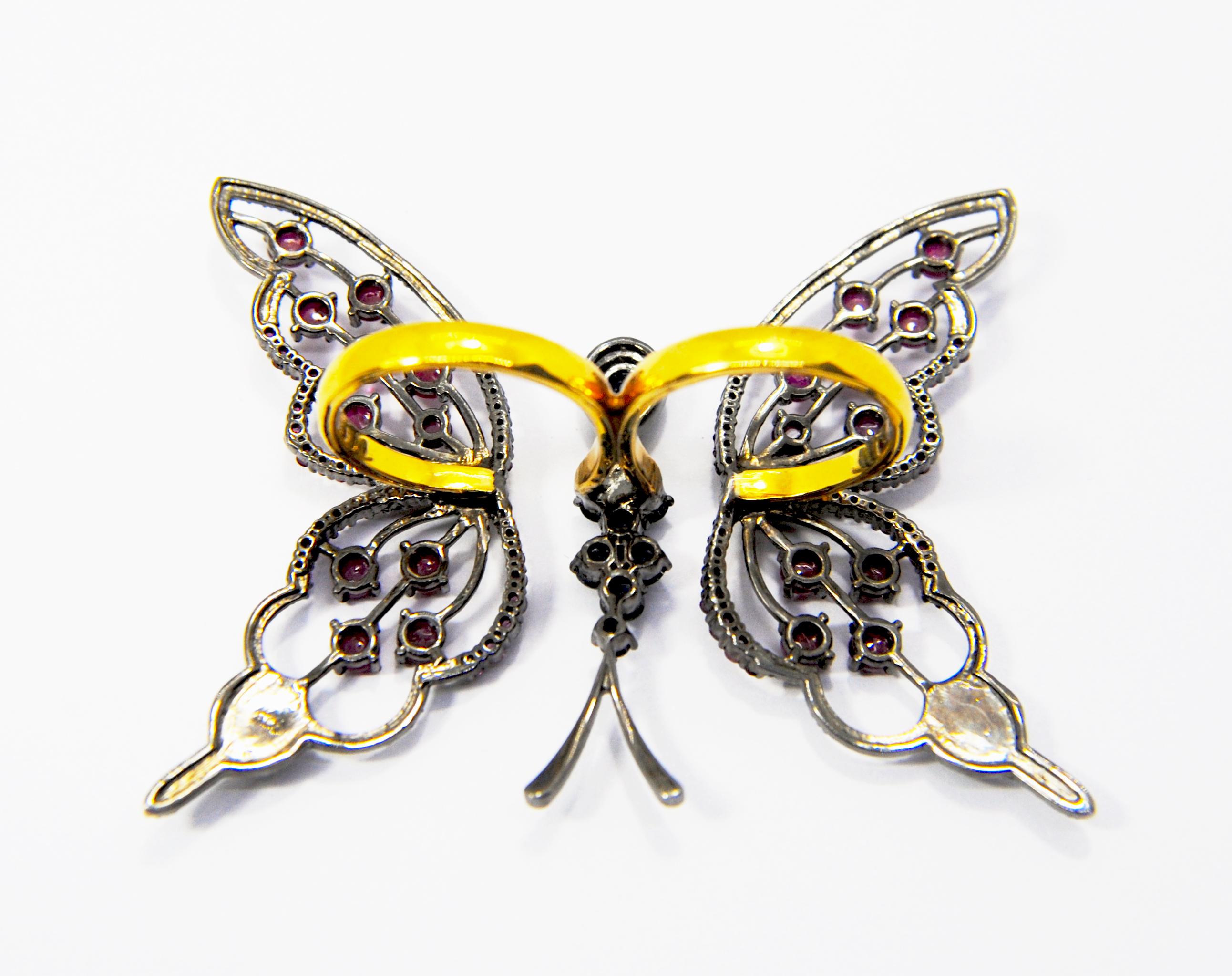 Irama Pradera is a Young designer from Spain that searches always for the best gems and combines classic with contemporary mounting and styles. 
Sleekly crafted in 18K yellow gold these romantic and sophisticated double articulated butterfly ring