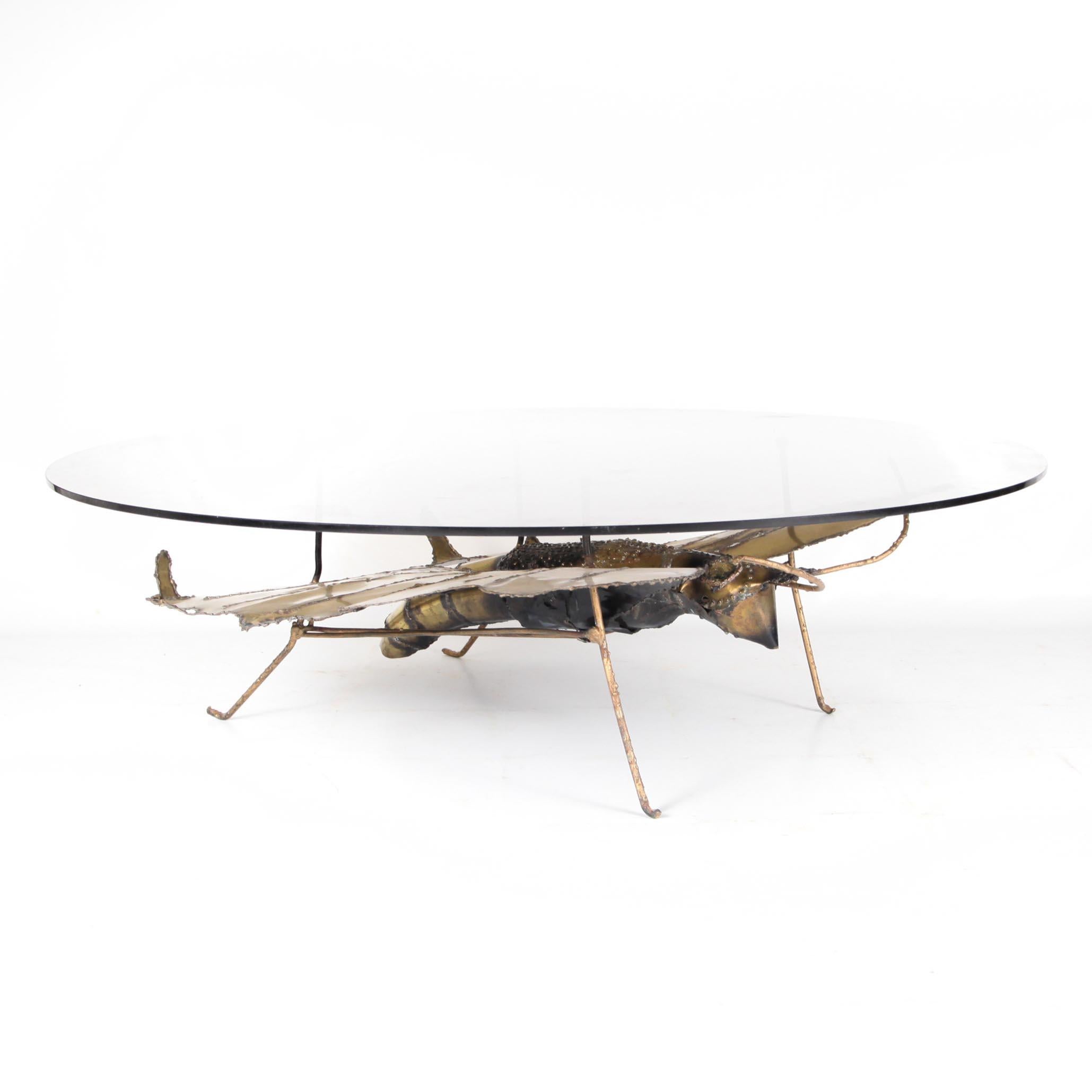 19th Century “Butterfly” coffee table in gilded and patinated brass circa 1970 For Sale