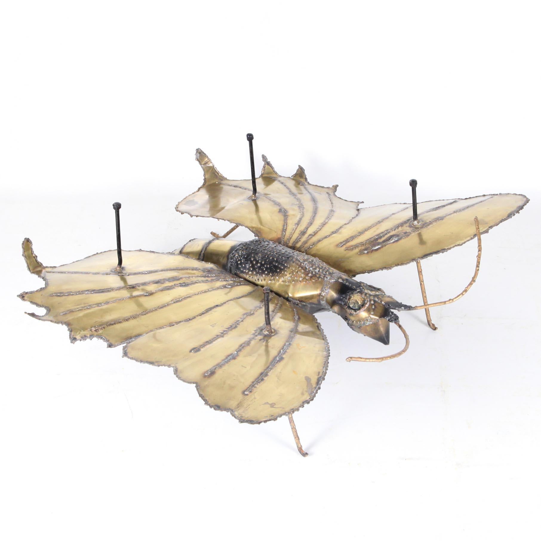 “Butterfly” coffee table in gilded and patinated brass circa 1970 For Sale 1