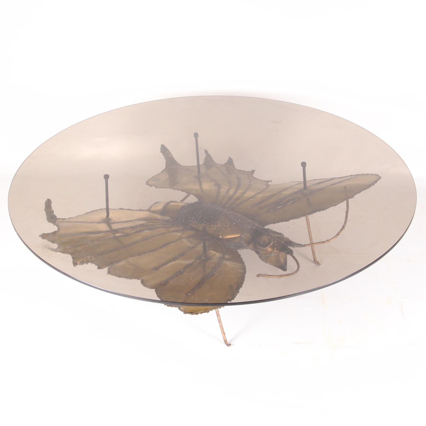 “Butterfly” coffee table in gilded and patinated brass circa 1970 For Sale 3