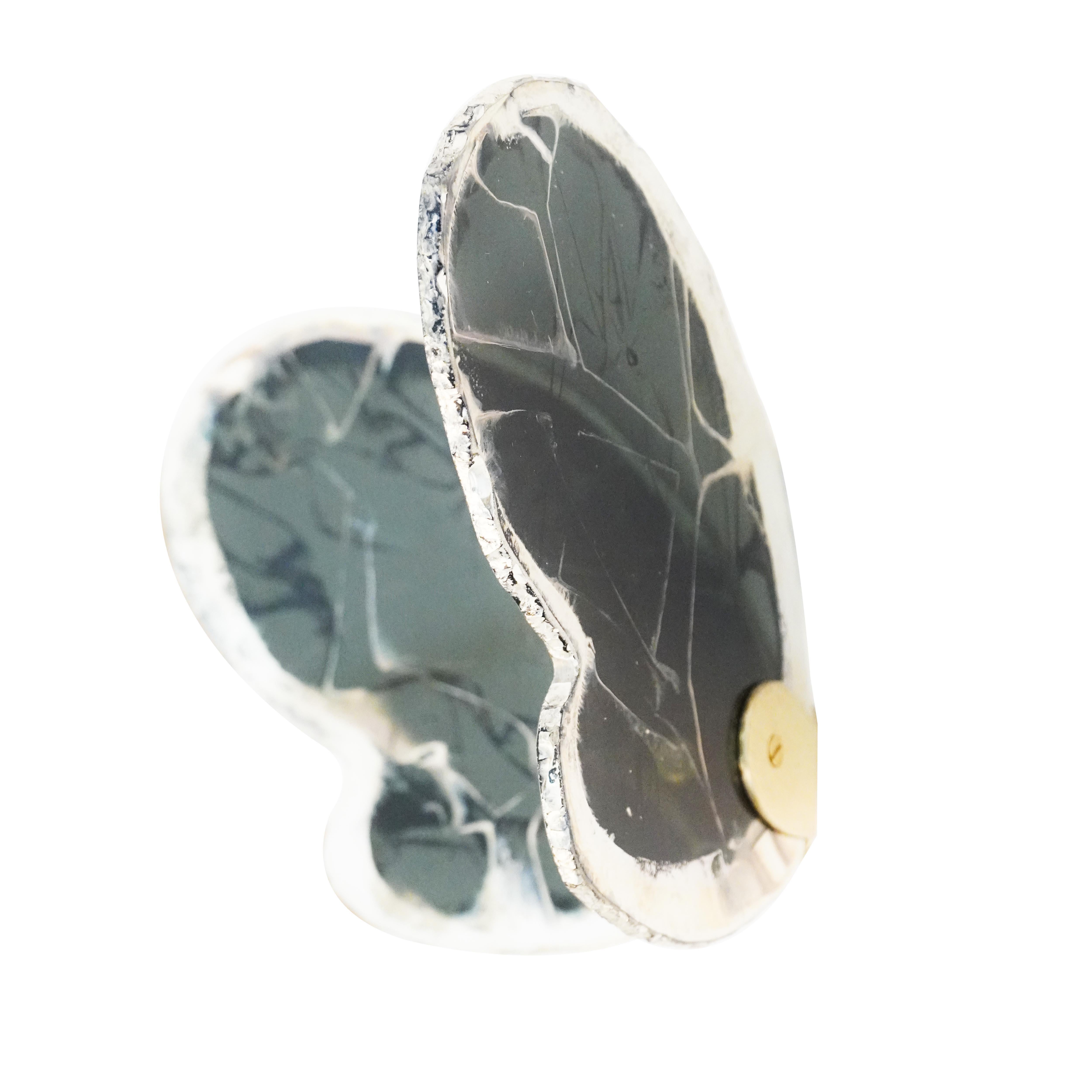 BUTTERFLY colored glass wings are dancing in the sky

Since 20 years, we have perpetuated our unique manufacturing method.
Inspired by unlimited glass reflections, Sabrina Landini has created an elegant home collection.

Wall Sculpture Butterfly, an