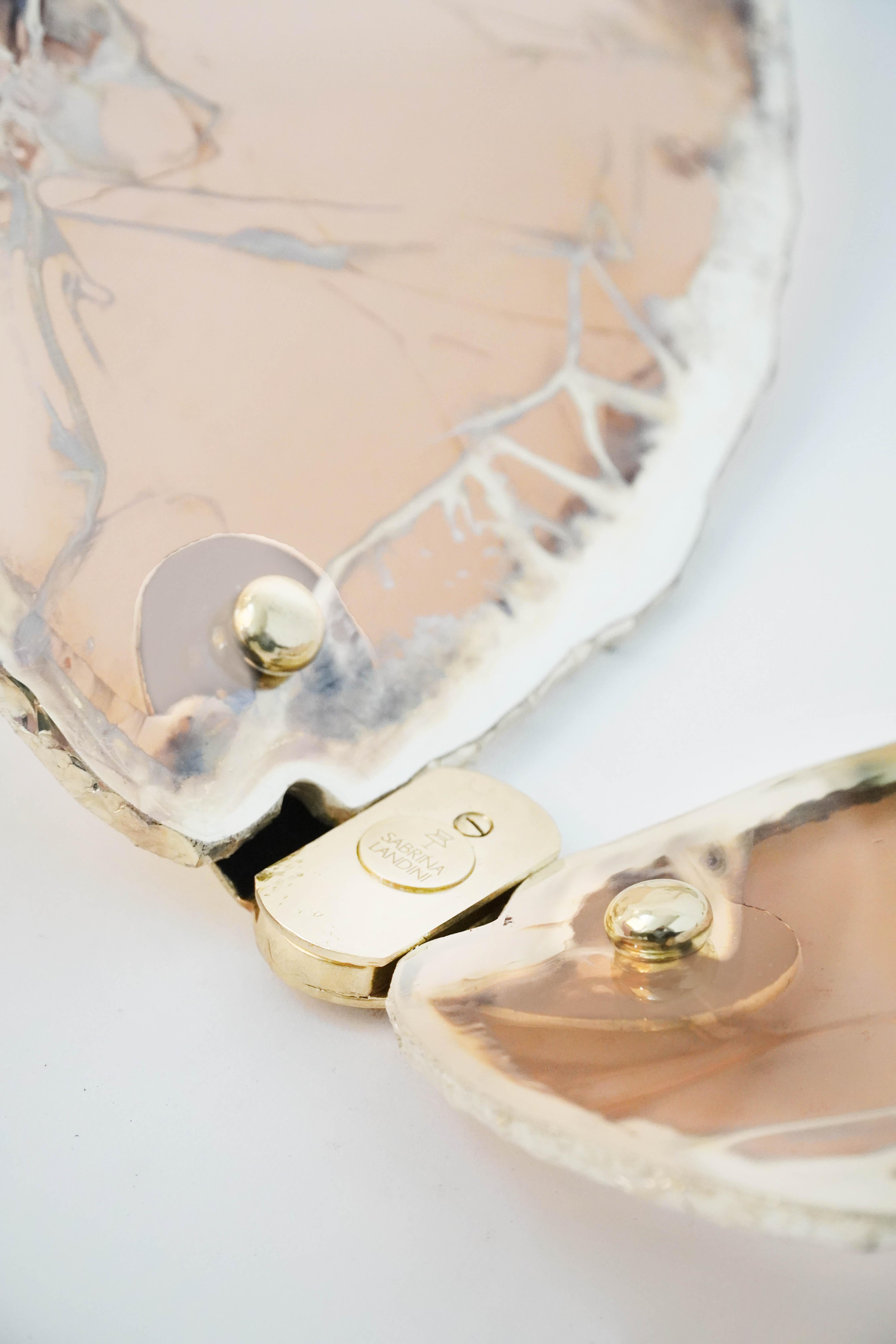 Schmetterling Zeitgenössische Wandskulptur, Kunst versilbertes Glas, Farbe Rosa (Versilbert) im Angebot
