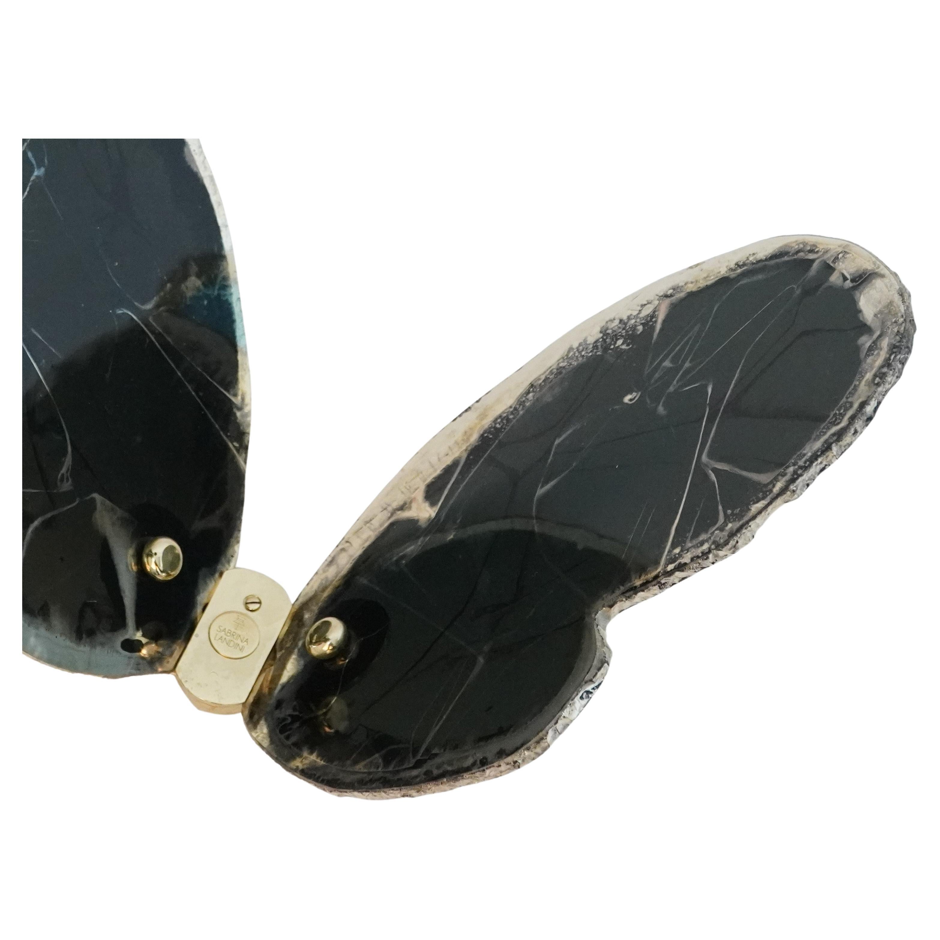Schmetterling Zeitgenössische Wandskulptur, Kunst versilbertes Glas, rauchgrau (Moderne) im Angebot
