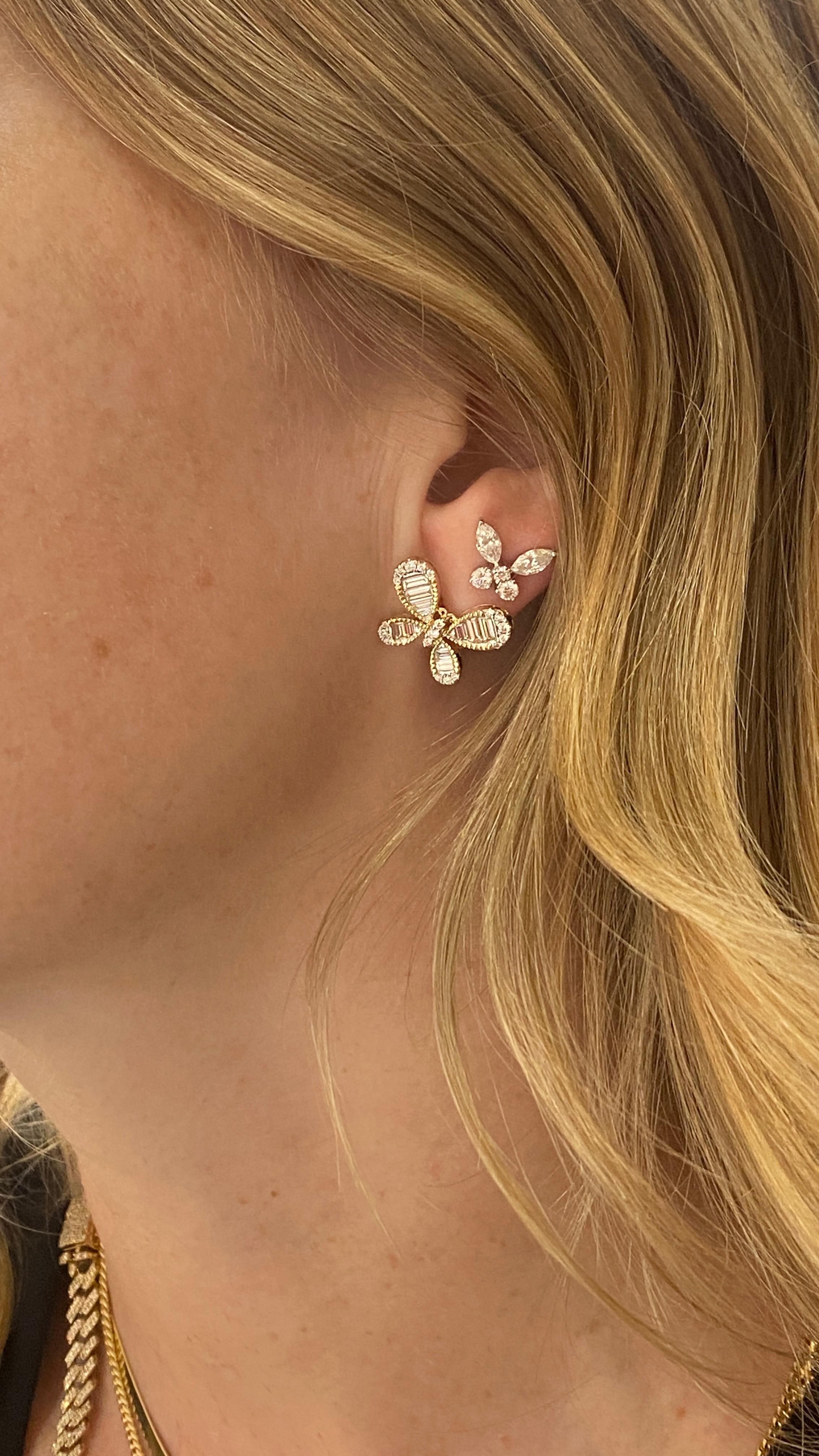 Butterfly Baguettes diagonales Clous d'oreilles diamantés Bold Flutter Sparkle 14K Yellow Gold Pour femmes en vente