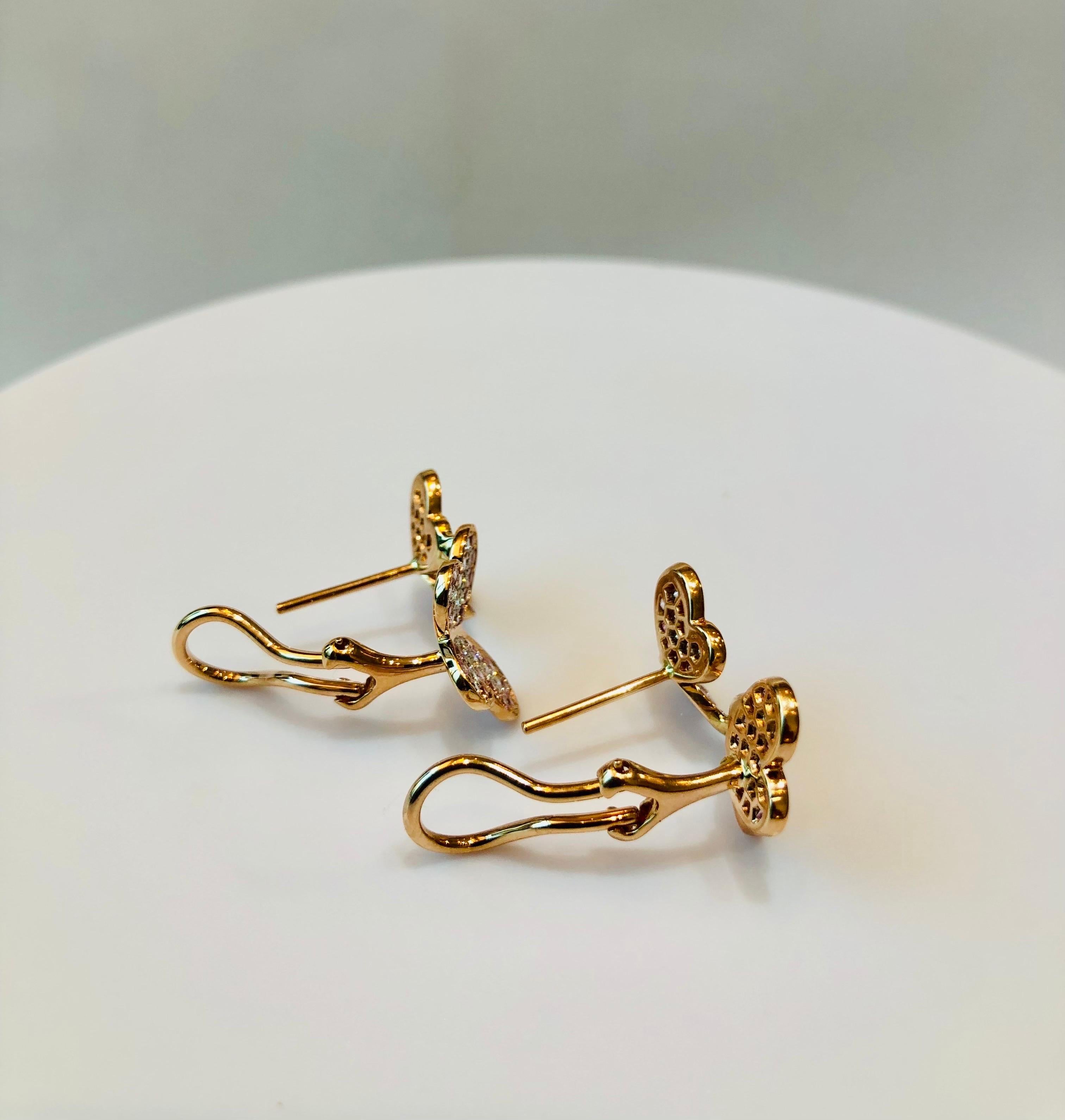 Contemporain Boucles d'oreilles papillon en or jaune 18 carats, diamants et saphirs roses en vente